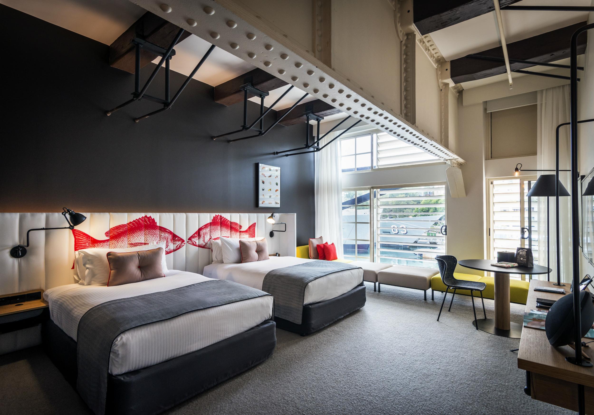 Maritimes Doppelzimmer mit Blick auf den Hafen