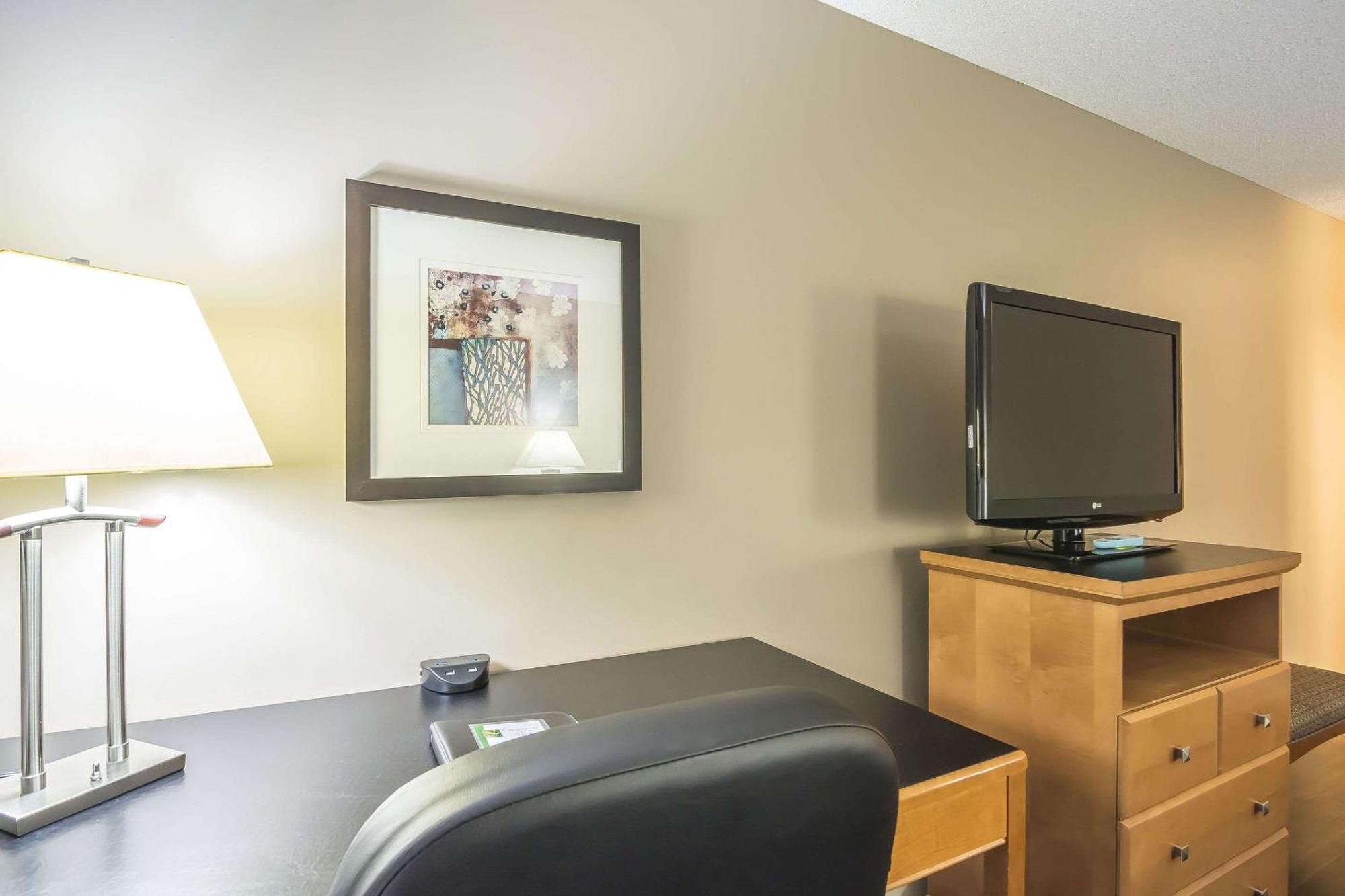 Queen Room with Two Queen Beds - Non Smoking