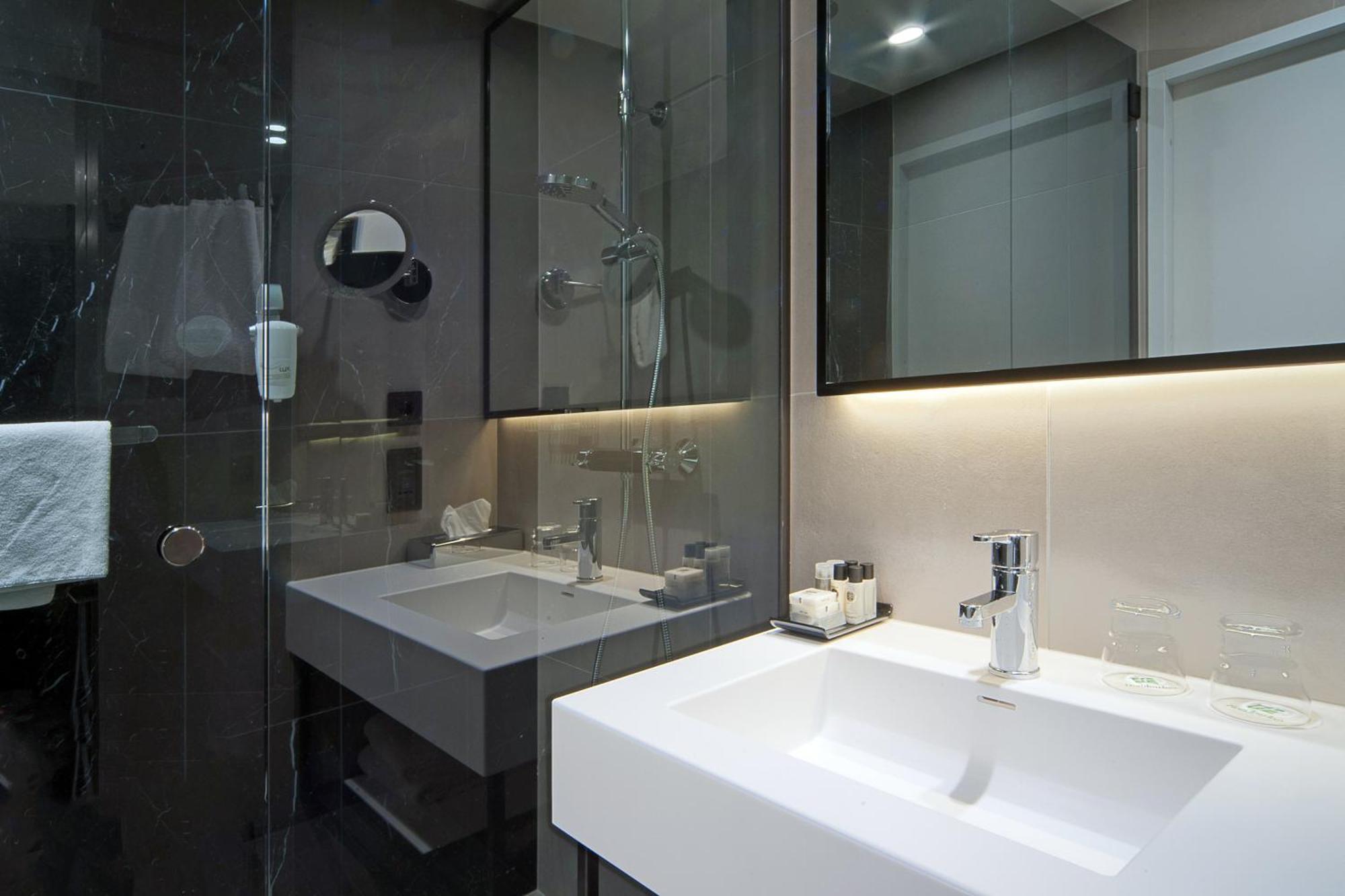 Standard Twin Room - Top Floor