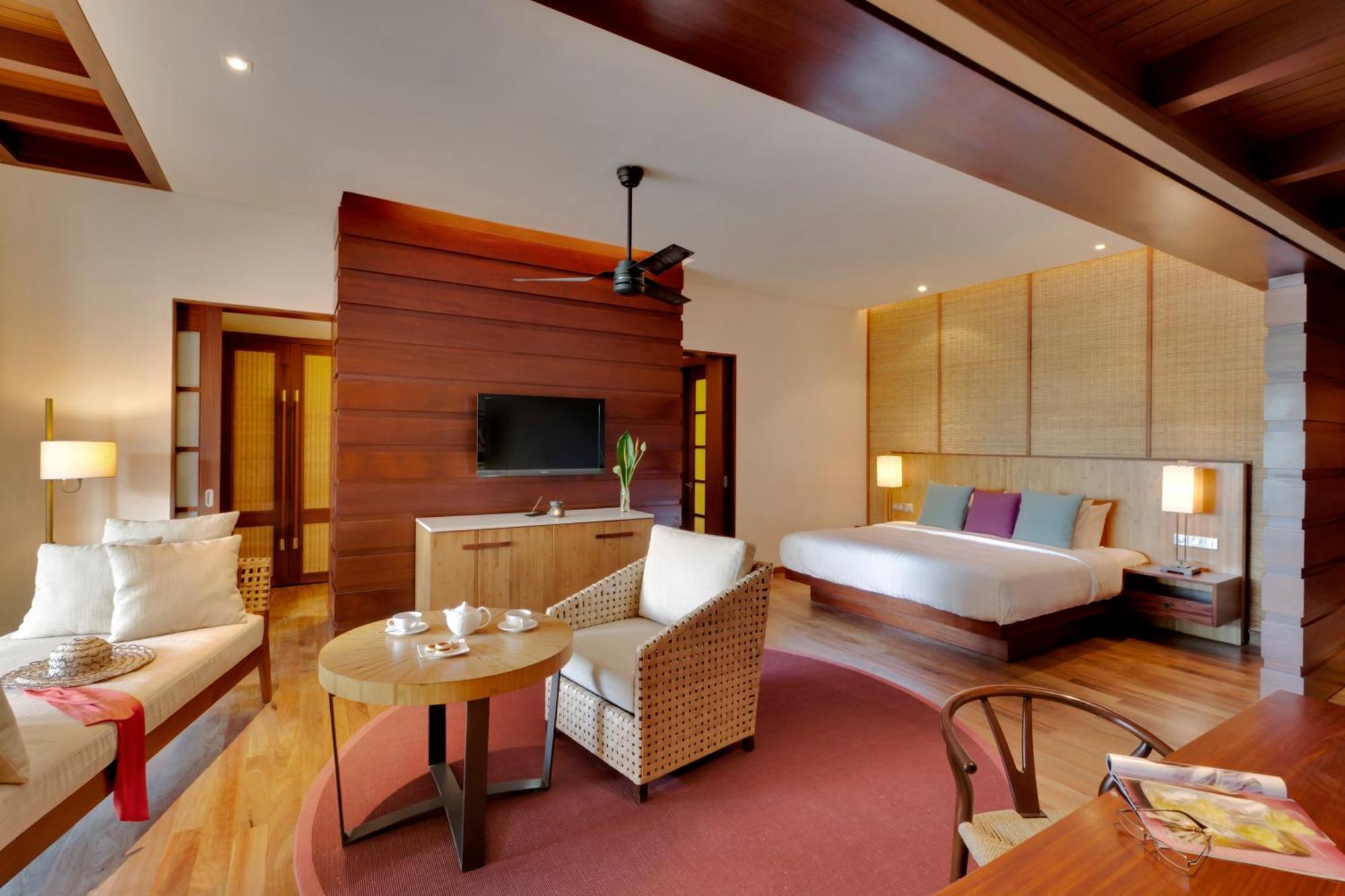 Luxury Pool Suite with Heated Pool & Garden