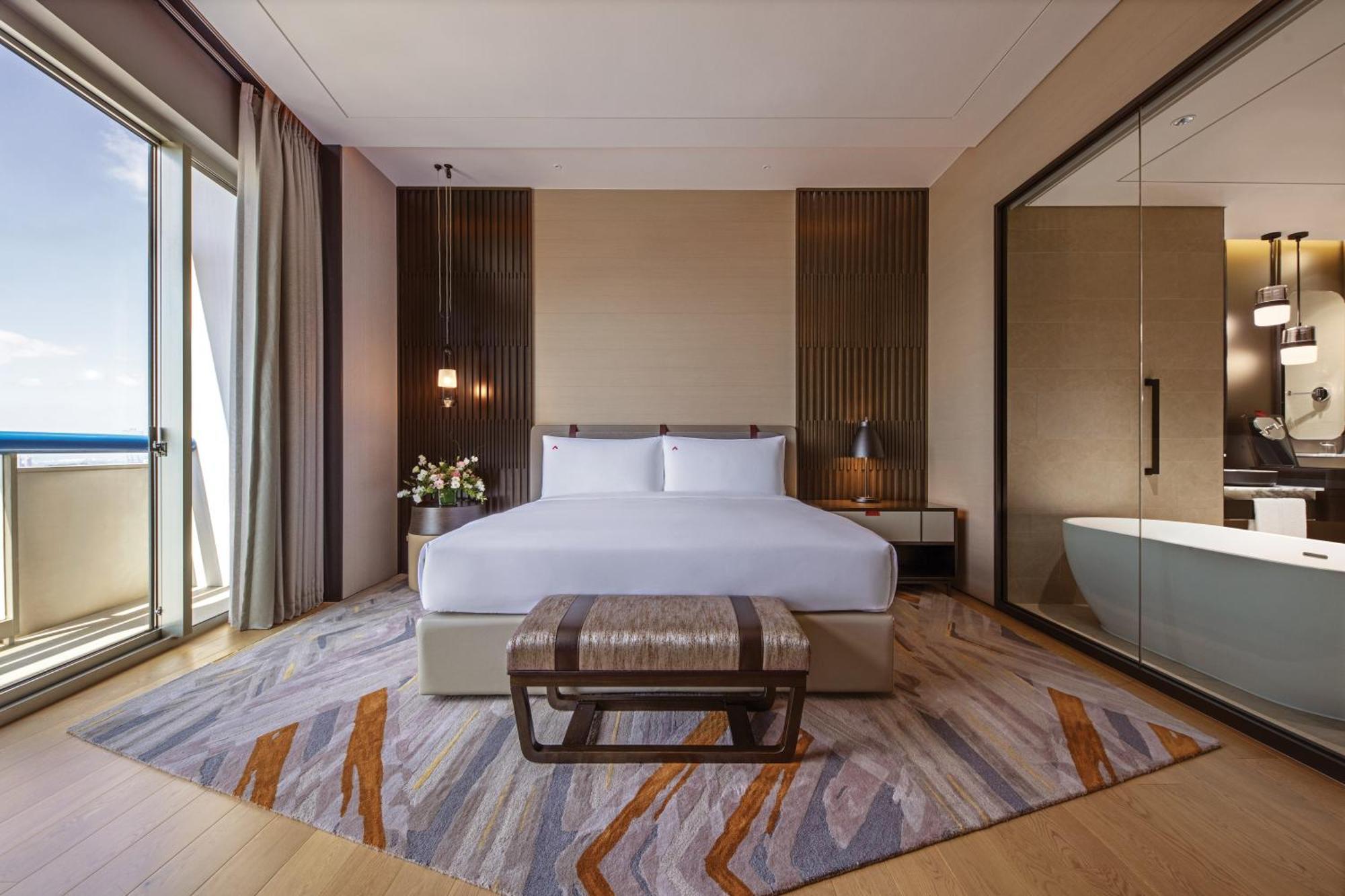 Suite Crest con cama extragrande, acceso al salón L65, 2 balcones y vistas panorámicas - Planta superior