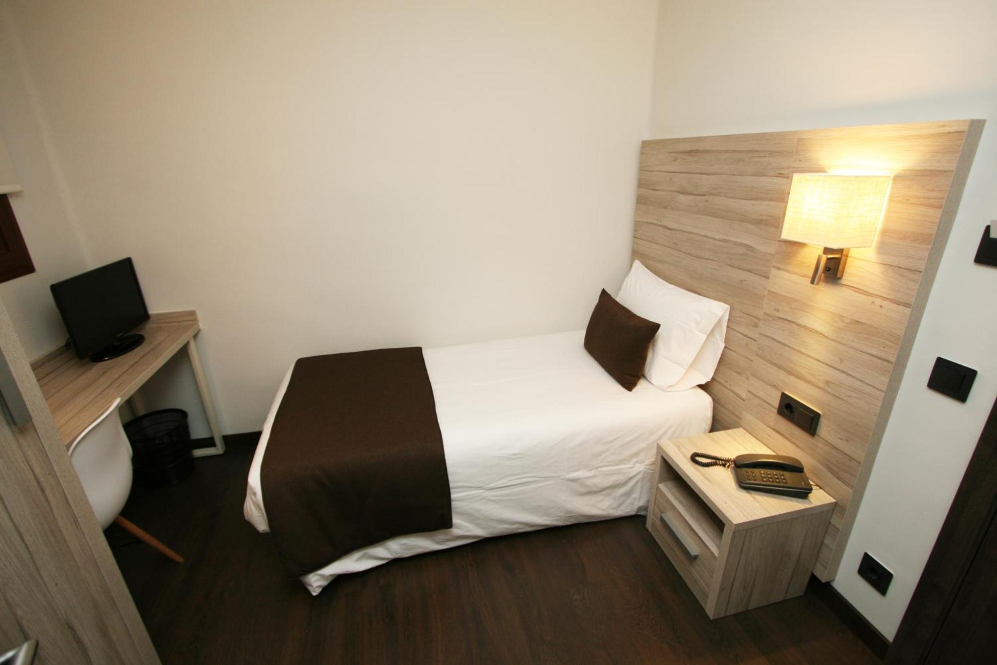 Small Single Room interior,1277442844:JPEG