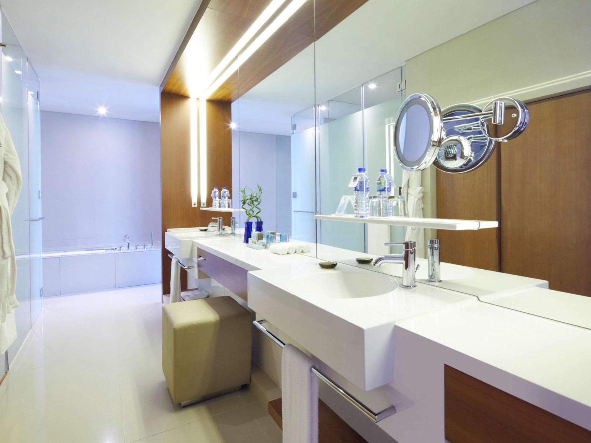 Executive Premier King Suite