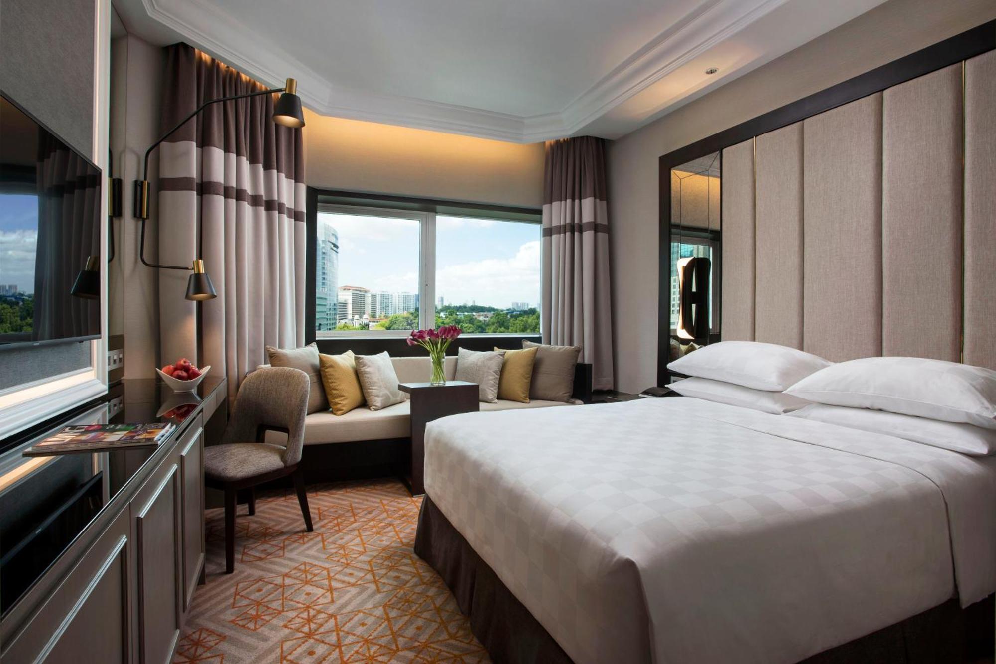 Grand Deluxe Queen Room
