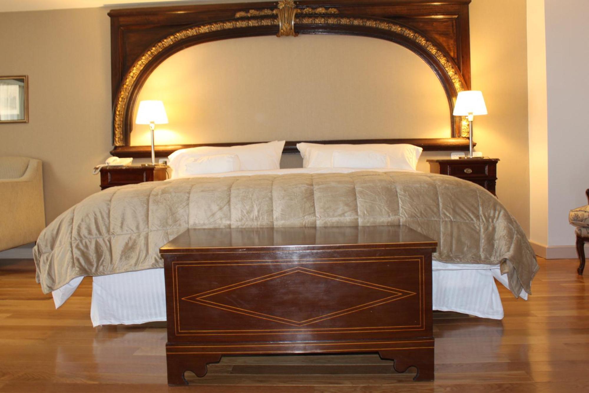Executive Deluxe Suite