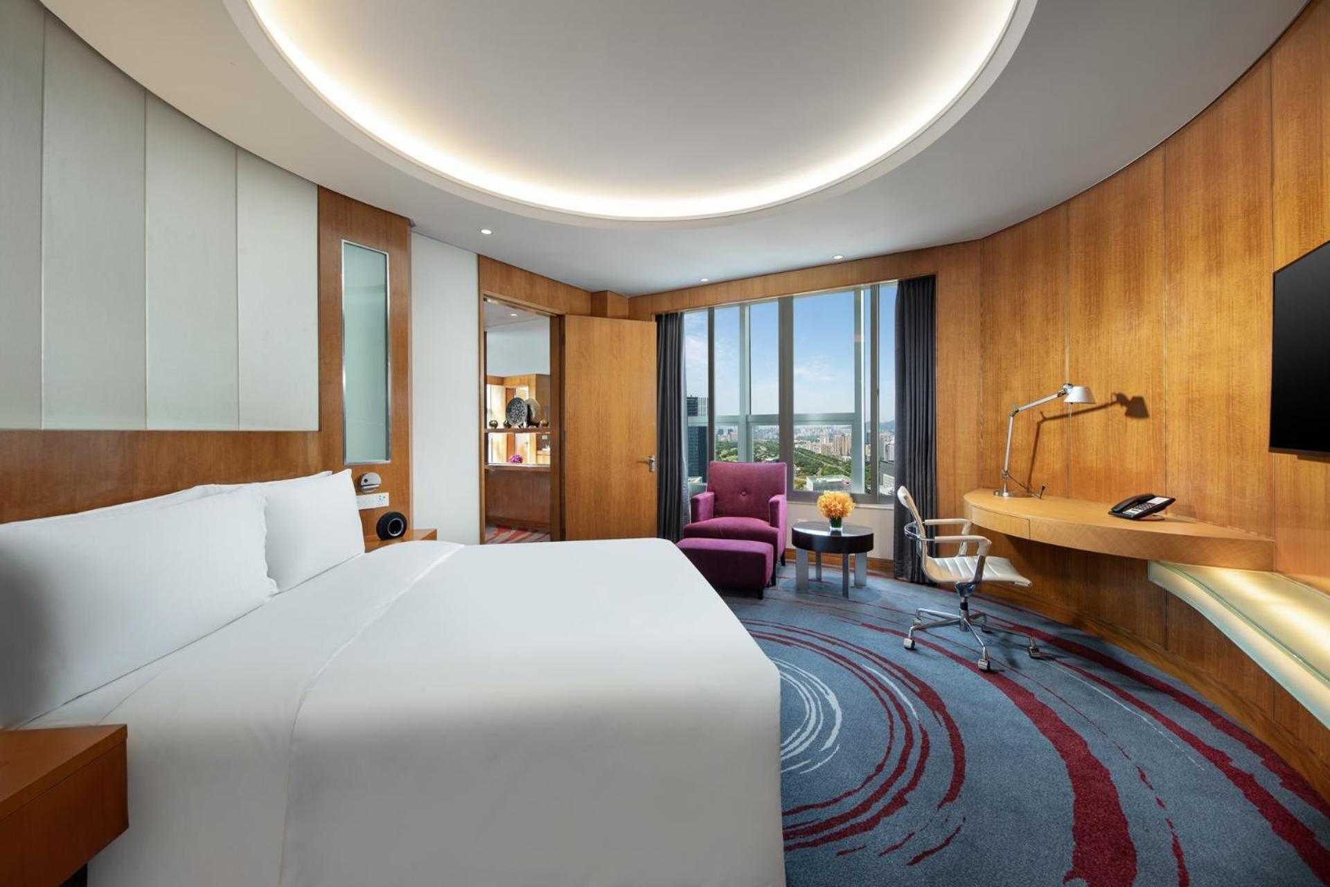 One-Bedroom Suite Lounge Access