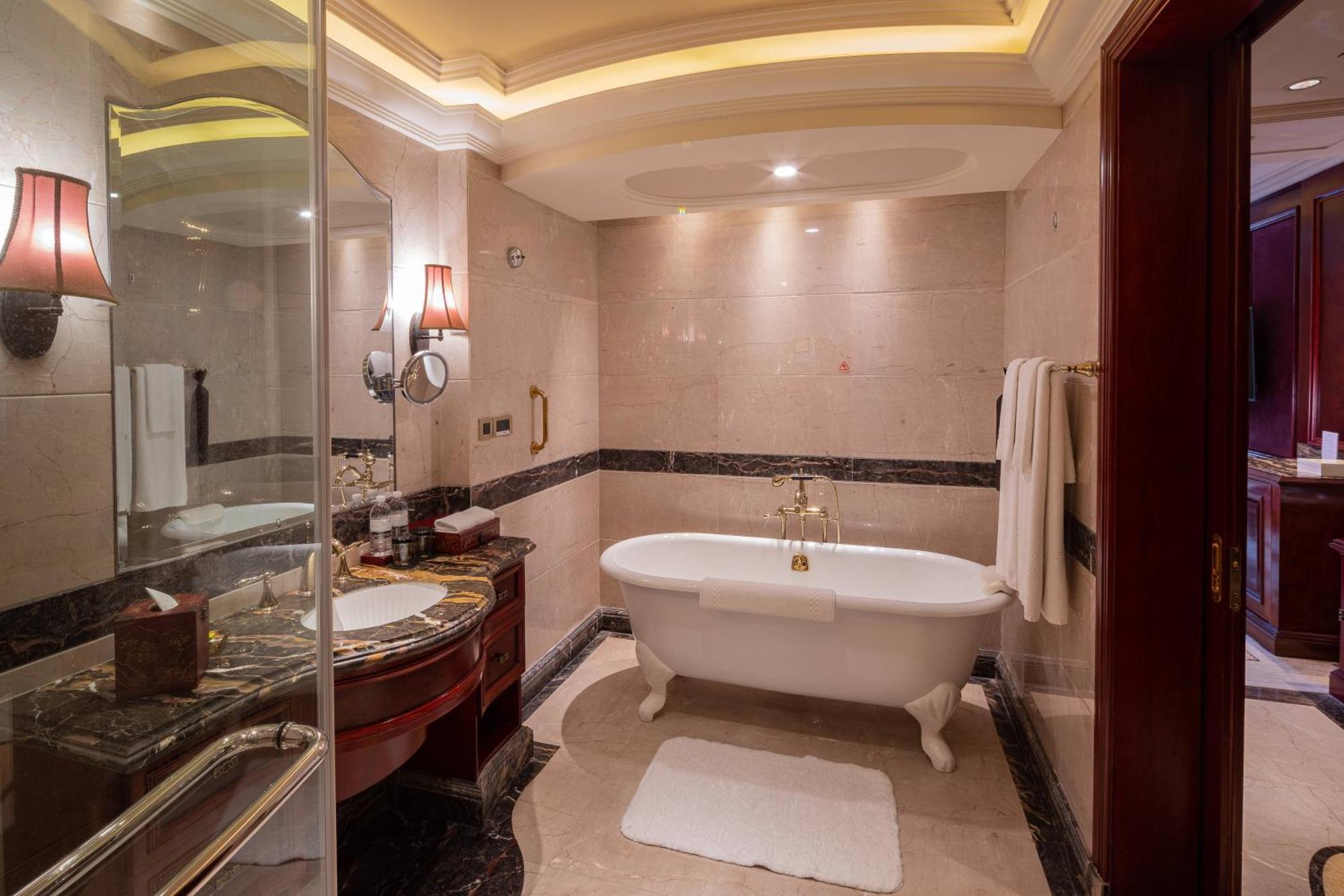 Premium King Room Club Lounge Access