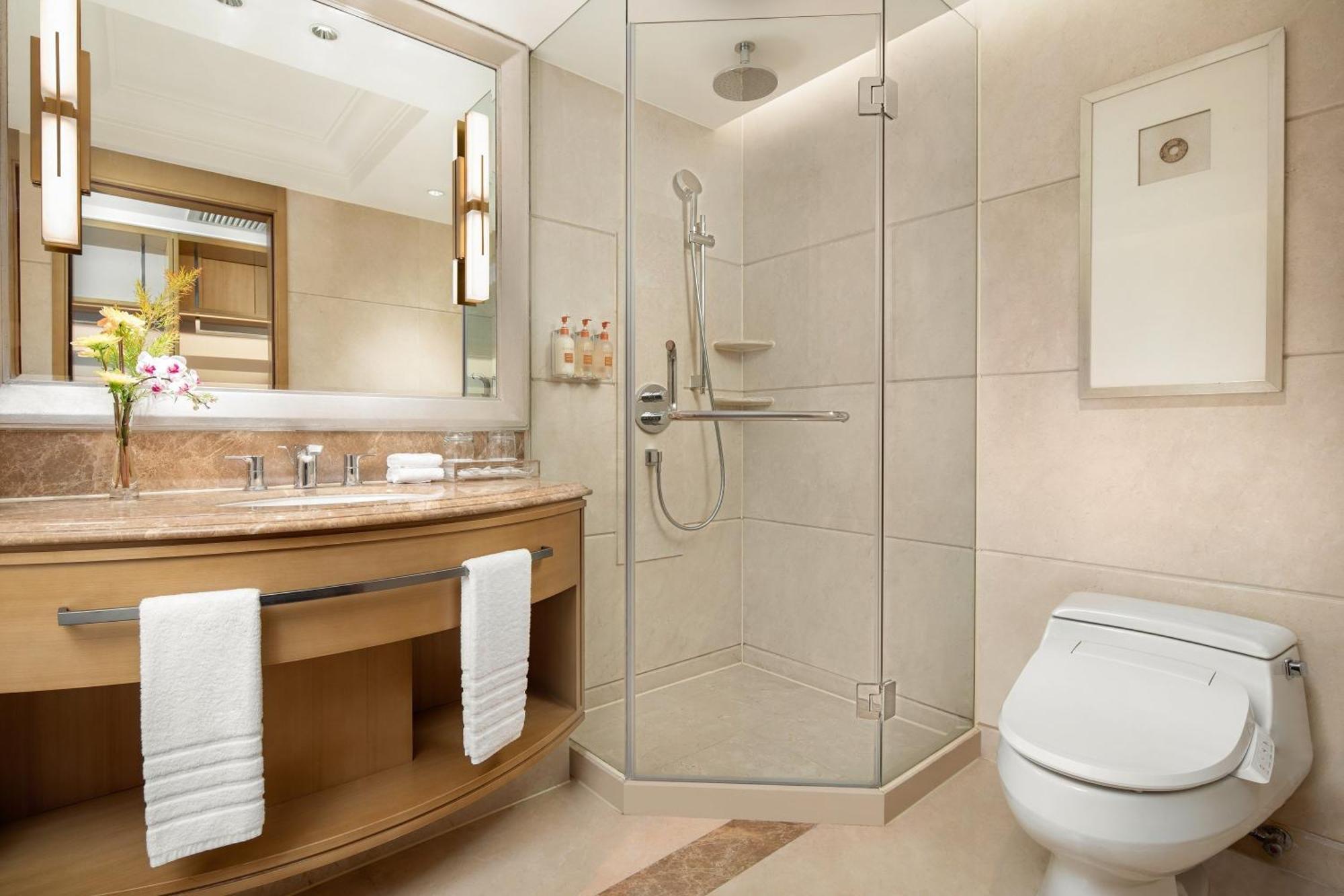 Standard Twin Room Lounge Access