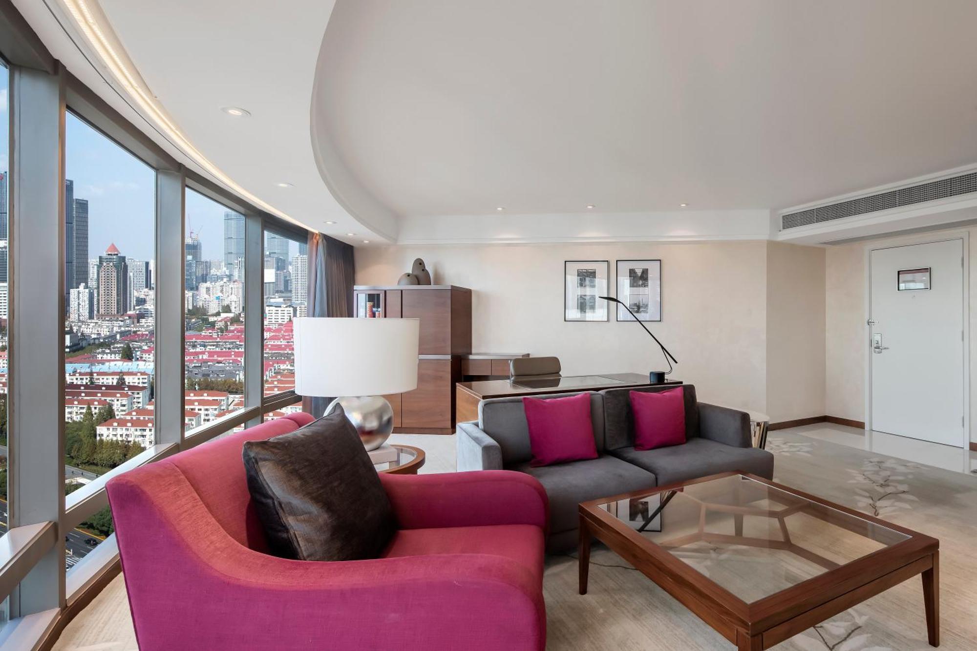 1 King Diplomatic Suite Lounge Access City View High Floor