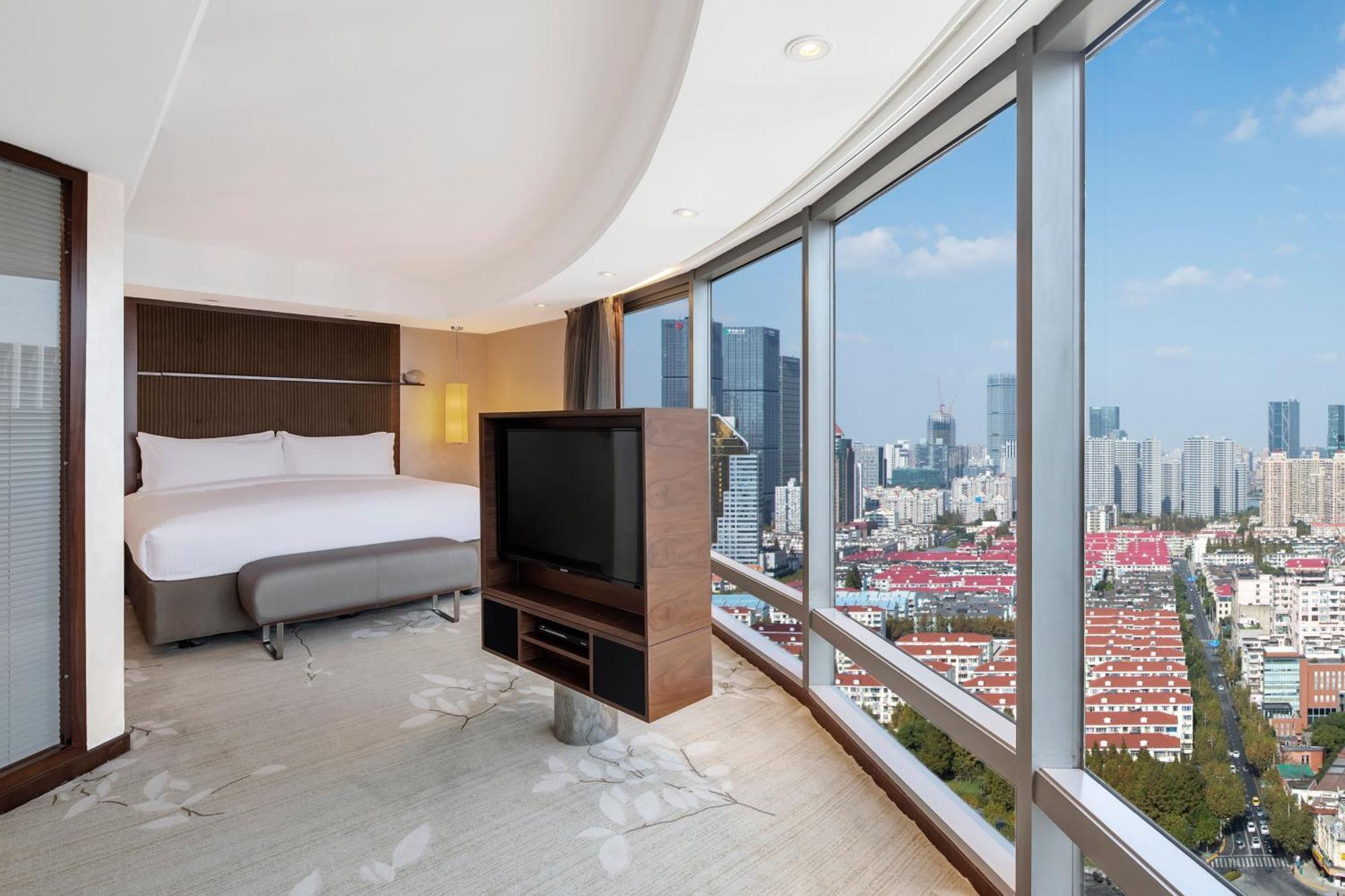 1 King Diplomatic Suite Lounge Access City View High Floor