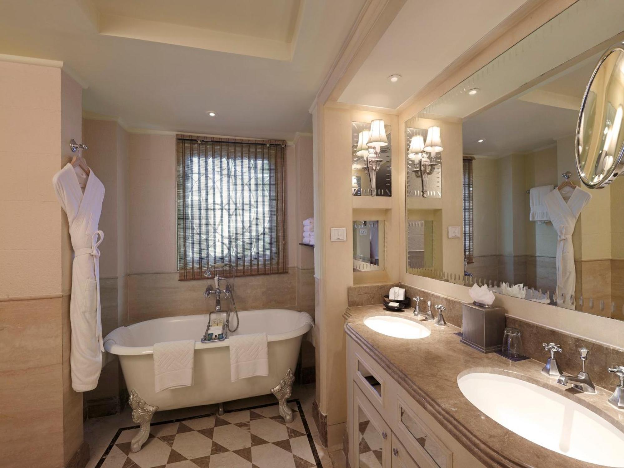 King Majestic Suite with Access to Executive Lounge