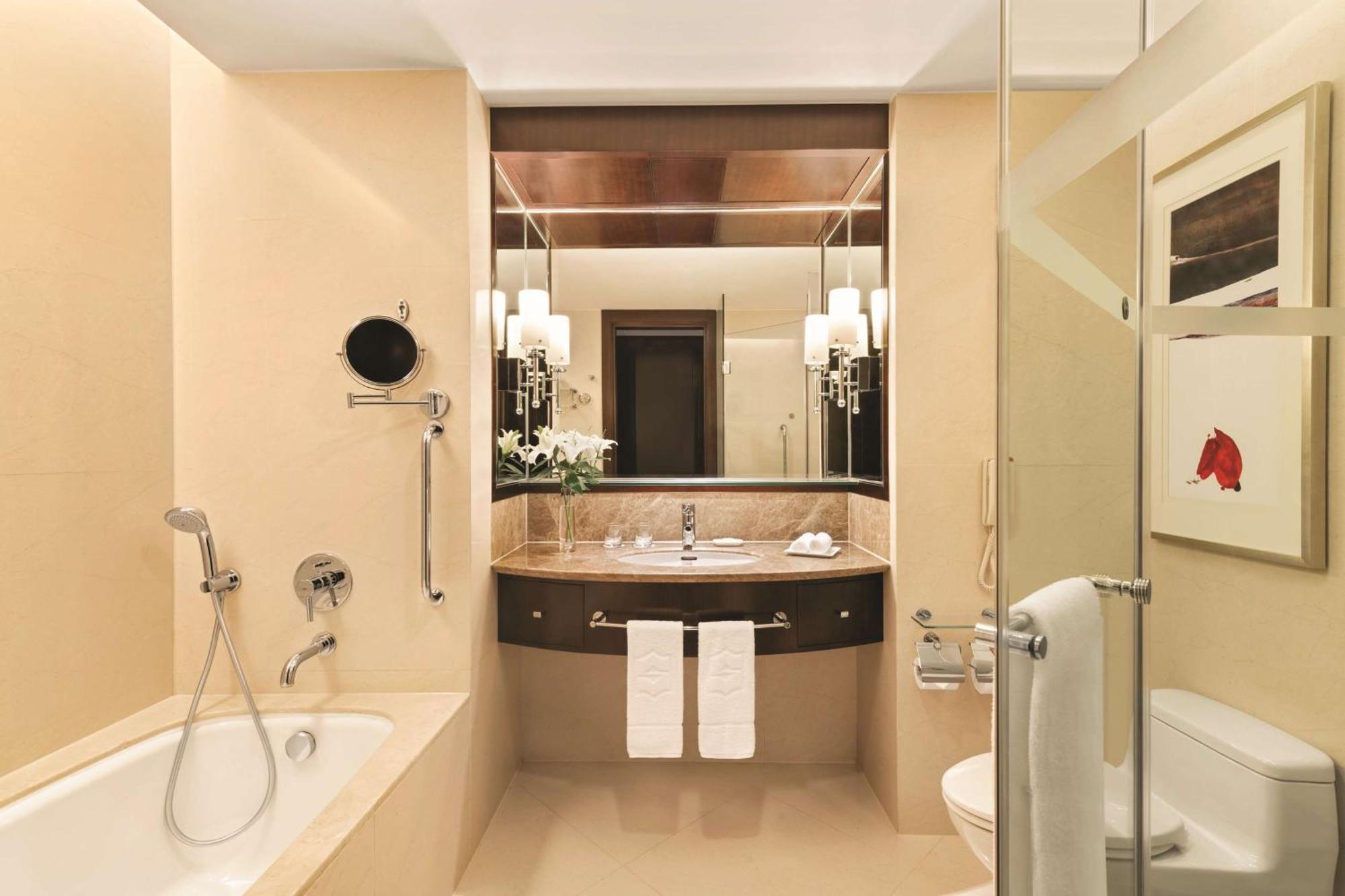 Deluxe King Room with City View