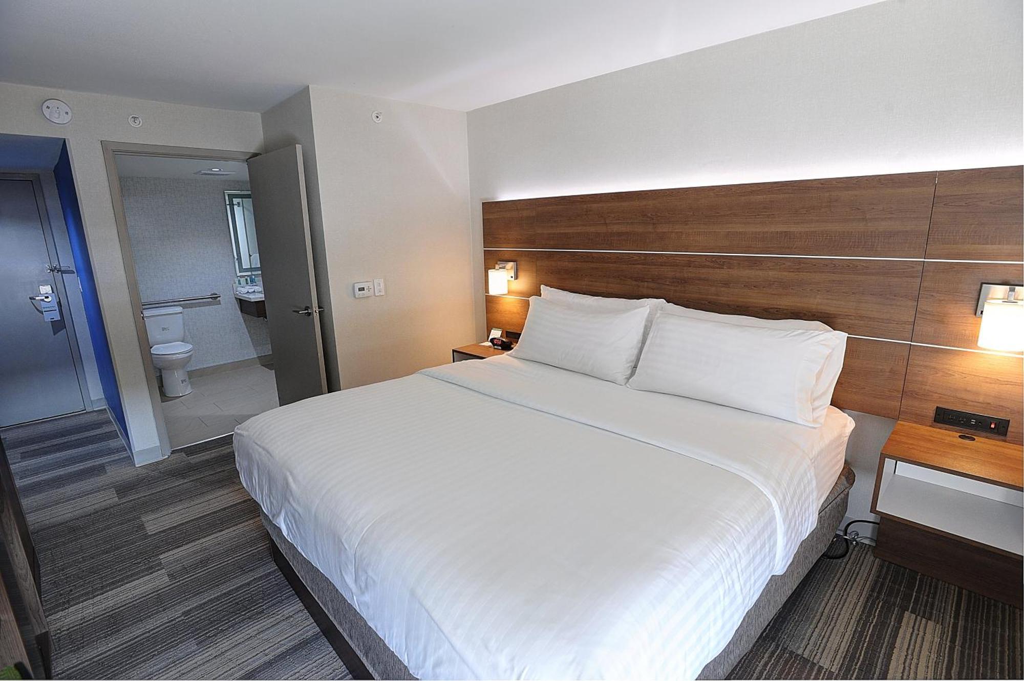 Standard King Room