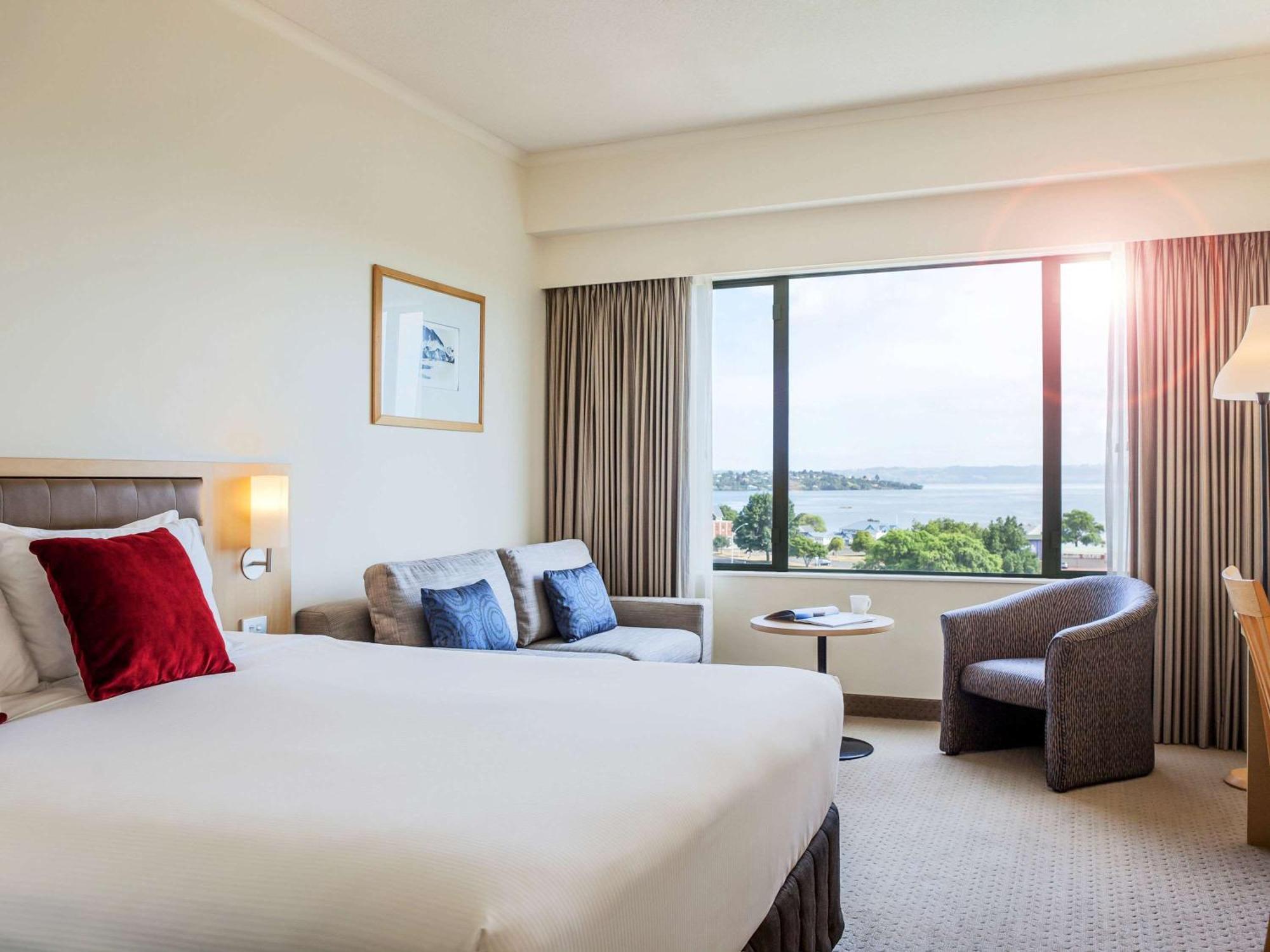 Superior King Room with Lake View