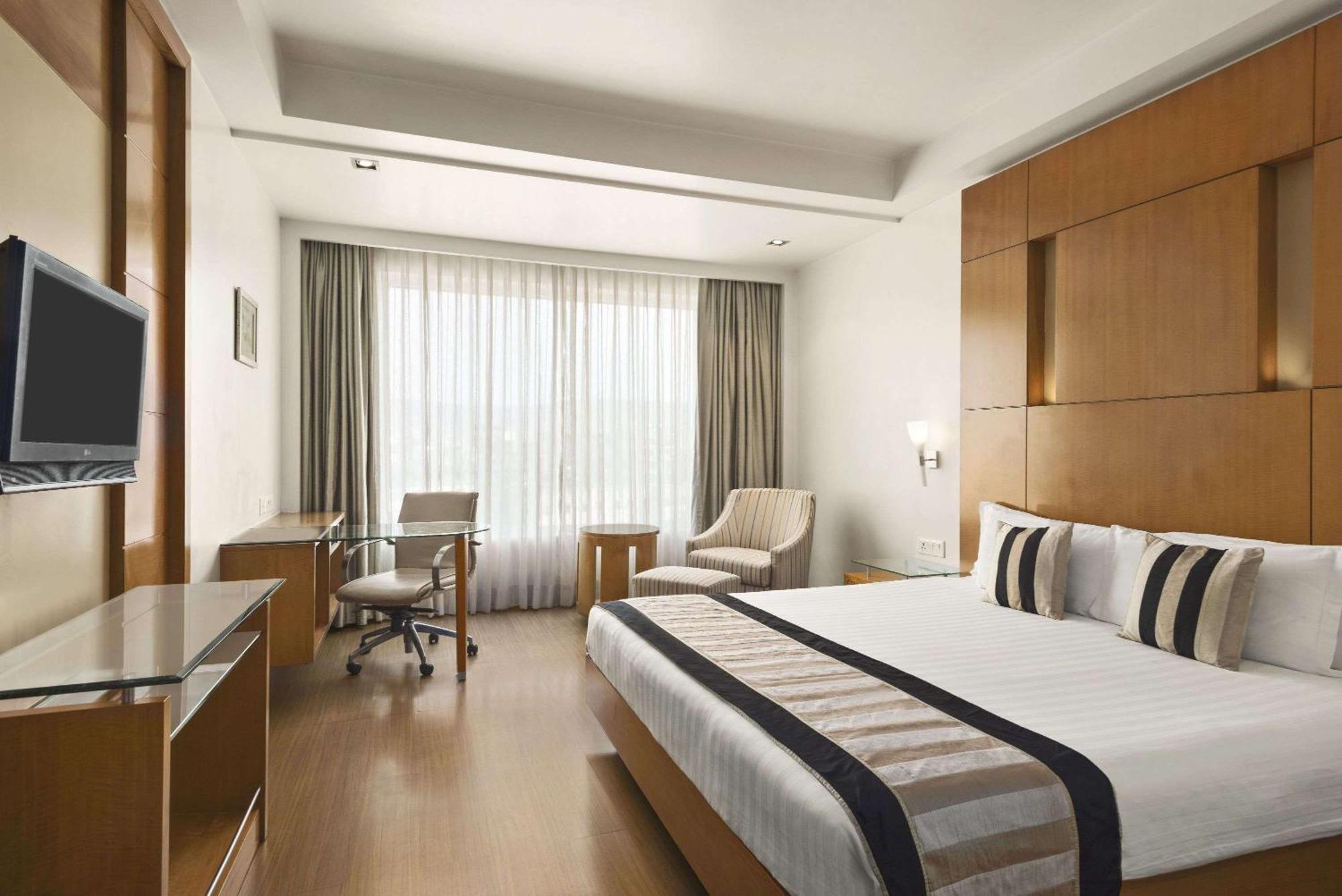 Business Double Non-Smoking Room : Enjoy a Buy One Get One offer at Fire Ball Bar (11 AM - 8 PM) on House Brand, 20% off on Food & Soft Beverages, Early checkin Available up to 2 hours (subject to availability),1586121953:JPEG