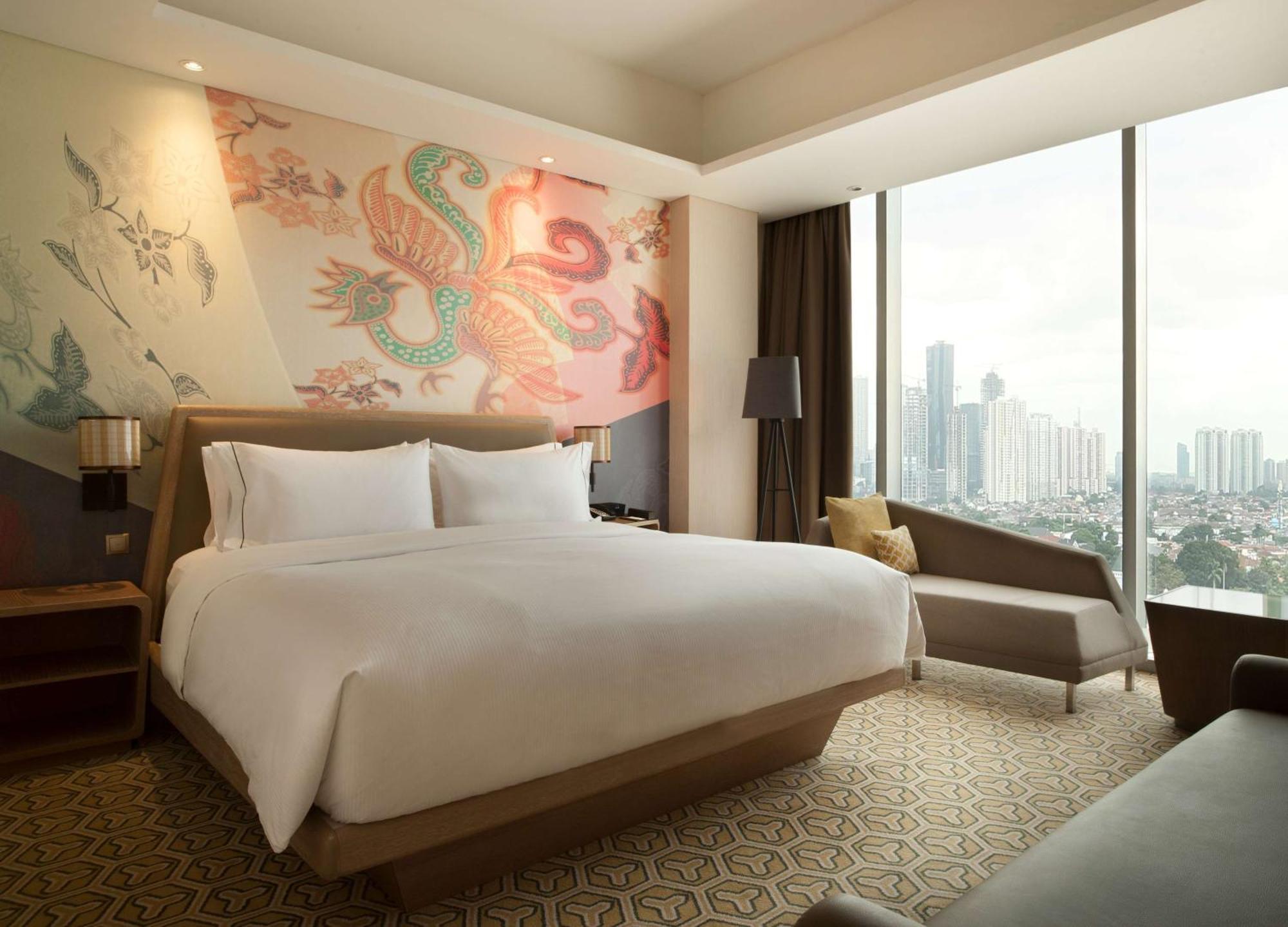 One-Bedroom King Suite - Lounge Access