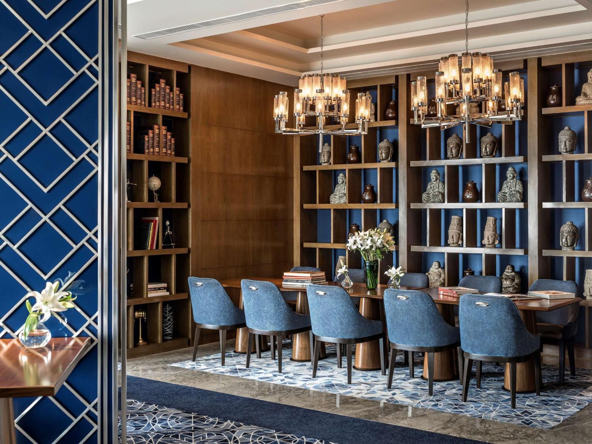 Horizon Premier (Club King) - 10% discount on Food & Soft Beverages & Laundry - Evening cocktails and canapés at the Horizon Club Lounge from 6pm – 8pm