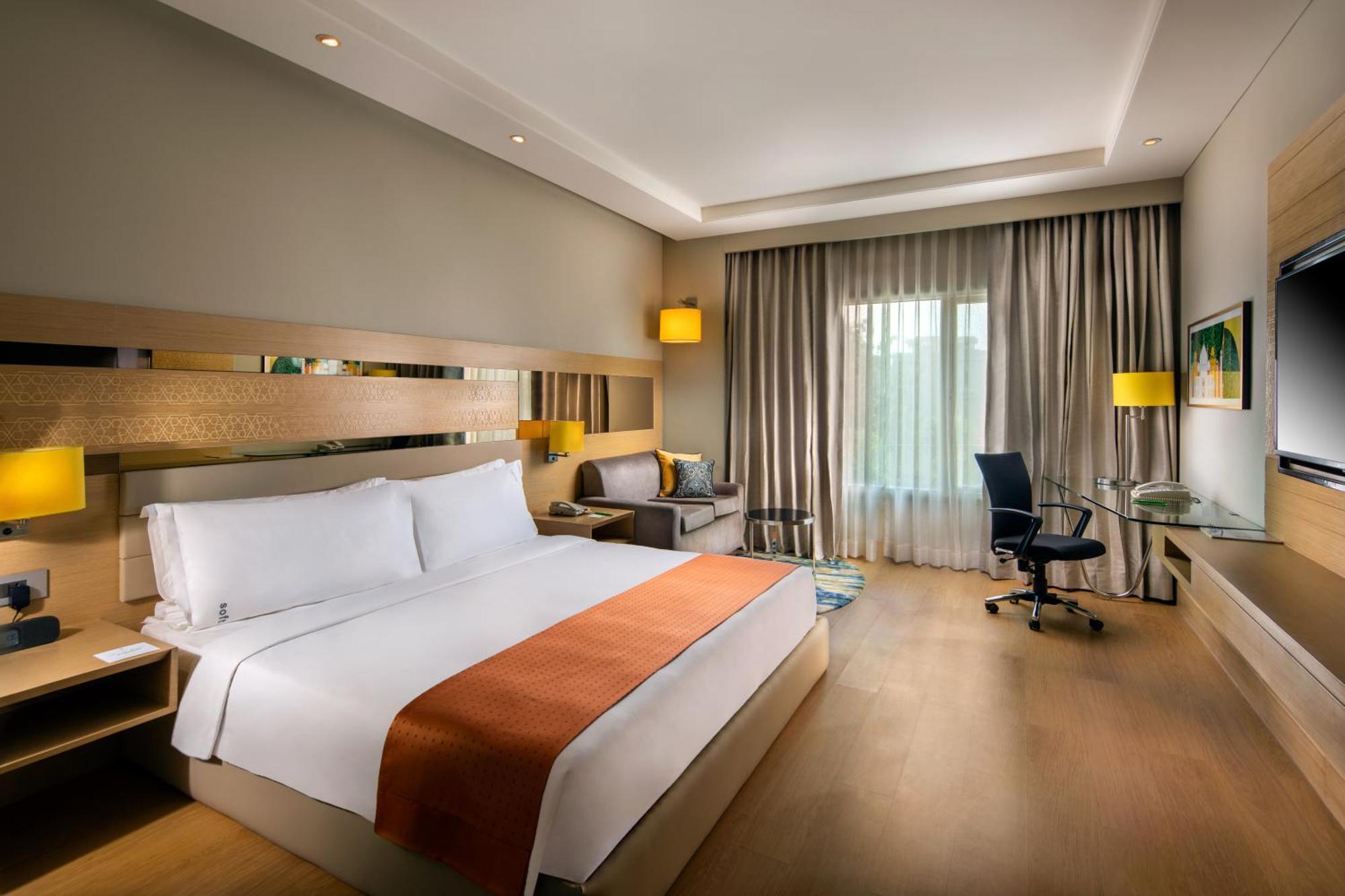 Standard King Room with 15% off on F&B | 20% off on laundry | Happy Hours (1+1) from 12 noon to 8 pm