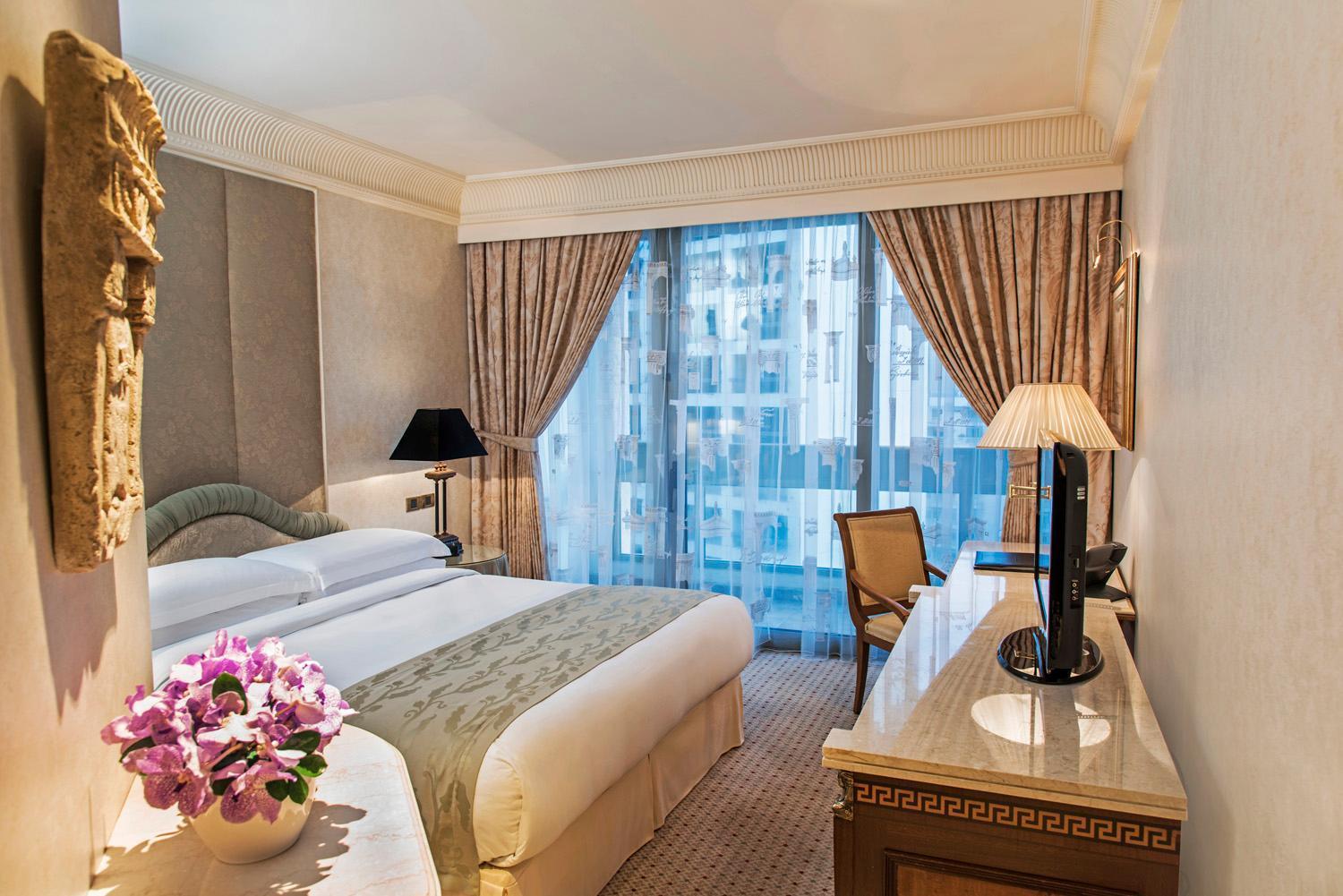Classic Queen Room