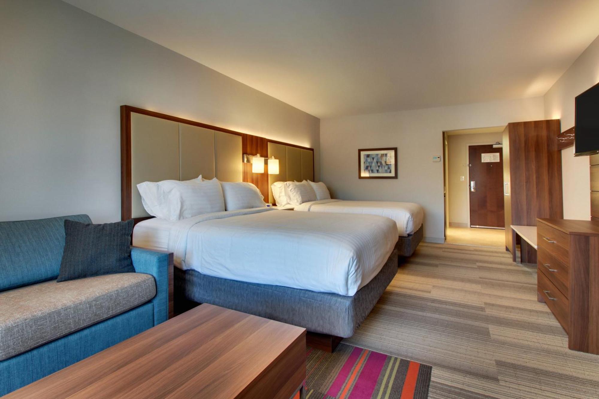 Queen Suite with Two Queen Beds