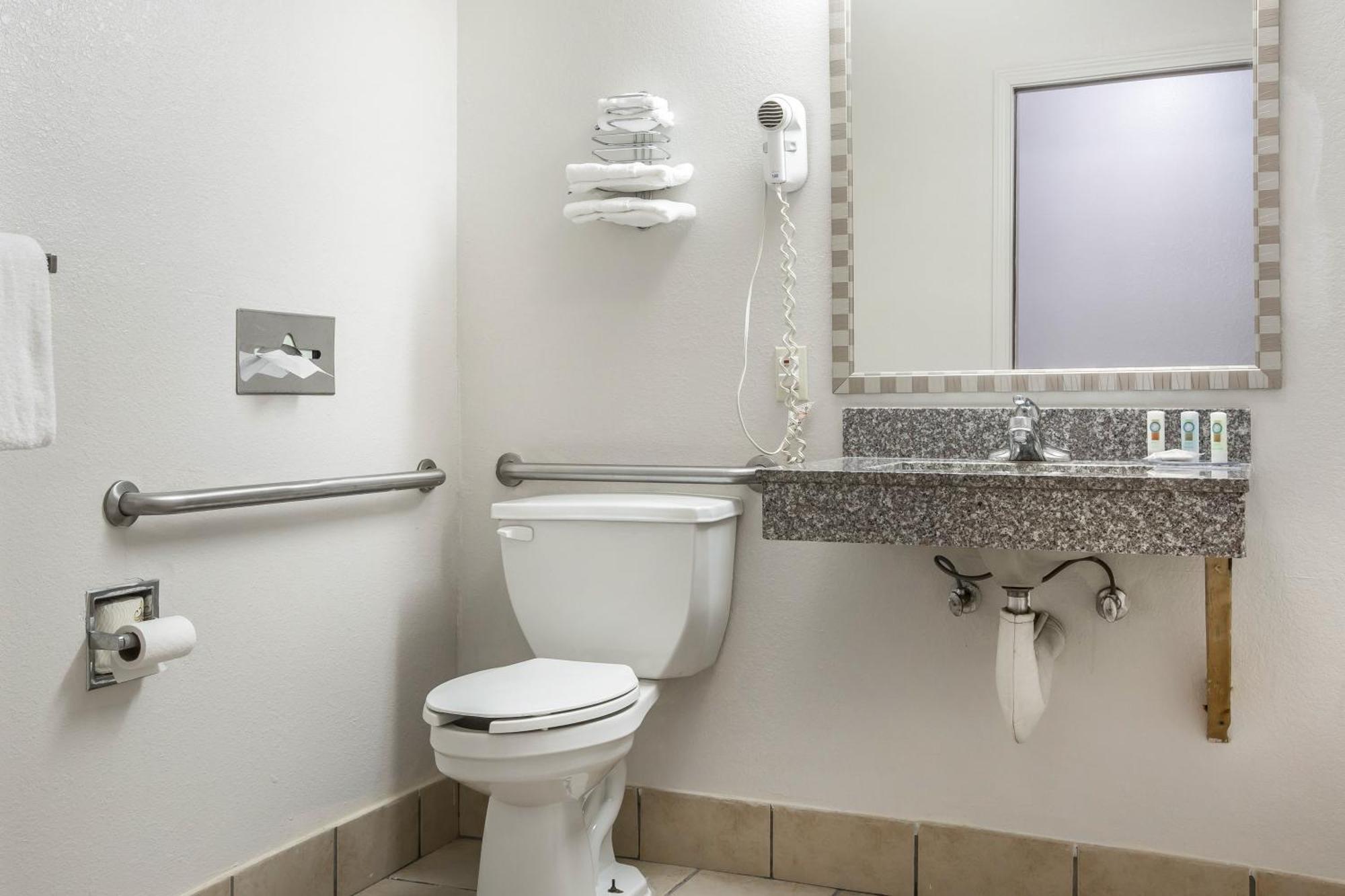 King Room - Accessible/Non-Smoking
