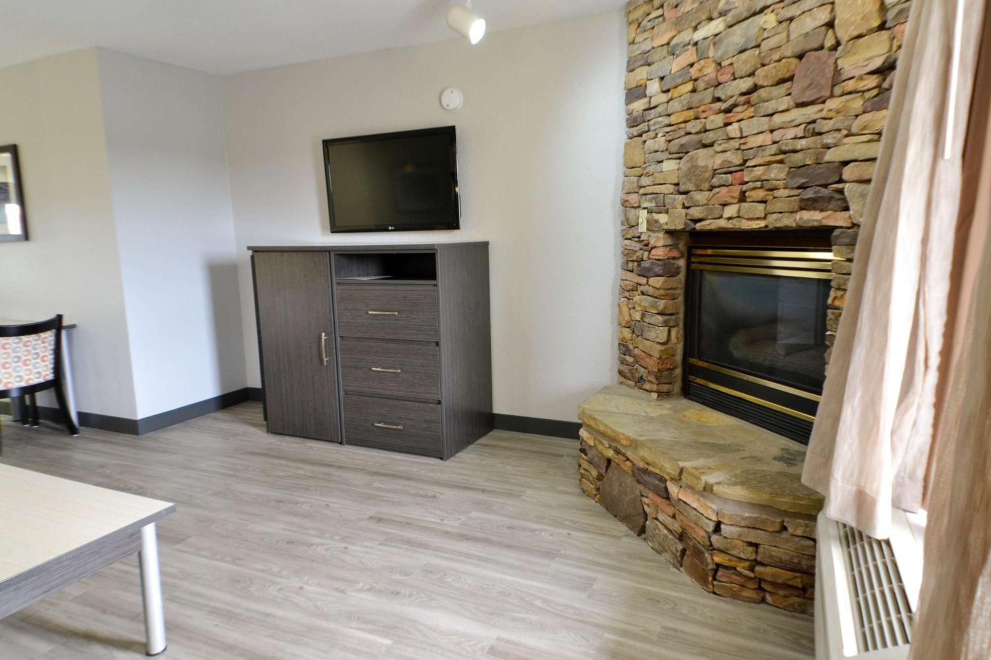 King Suite Whirlpool Fireplace Non-Smoking