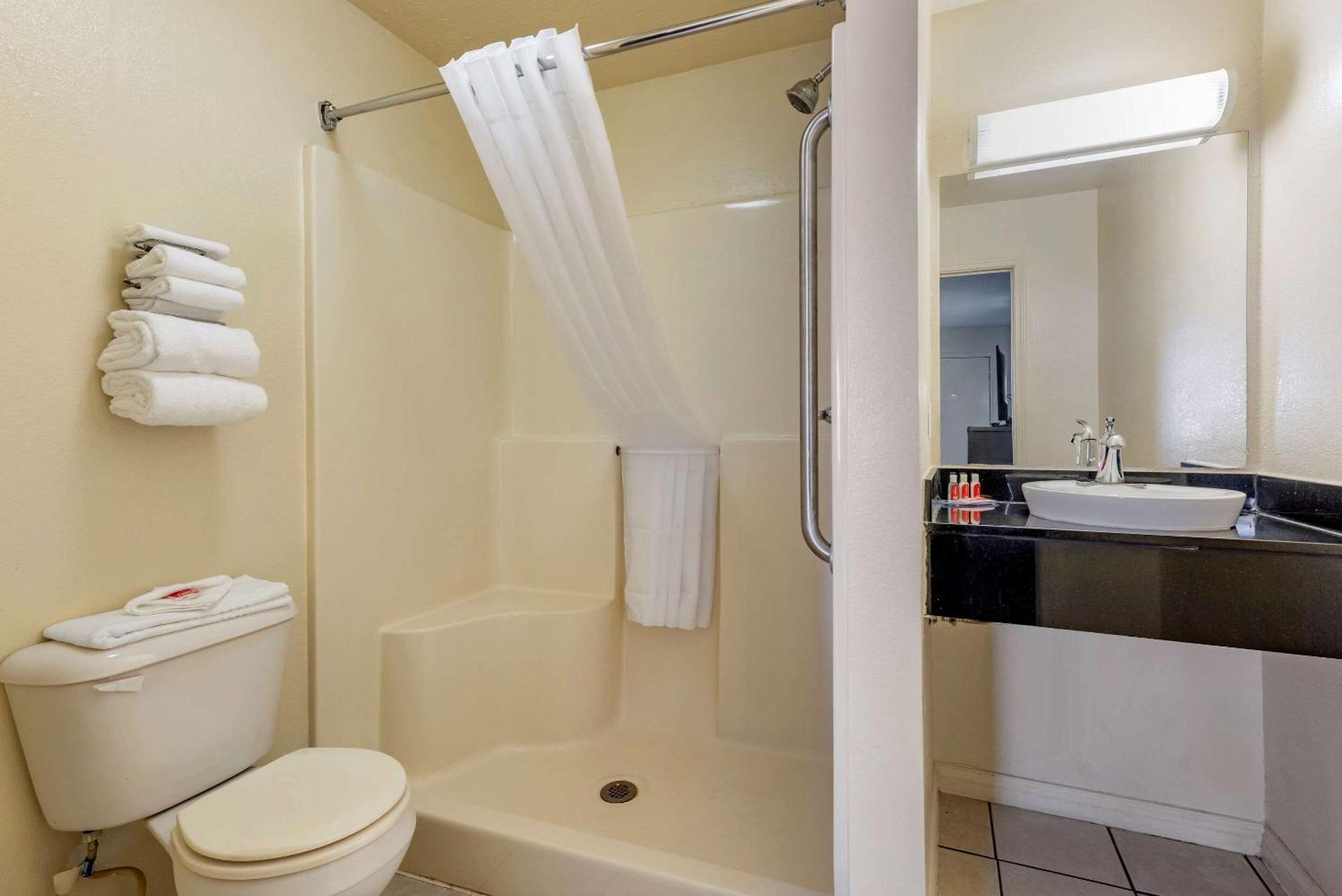 King Room - Accessible/Non-Smoking