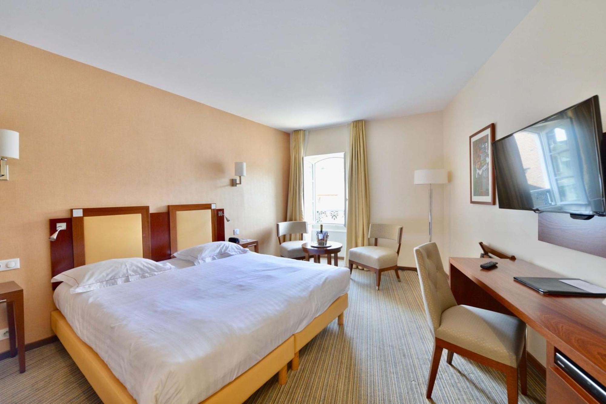 Chambre Lit King-Size Supérieure - Non-Fumeurs