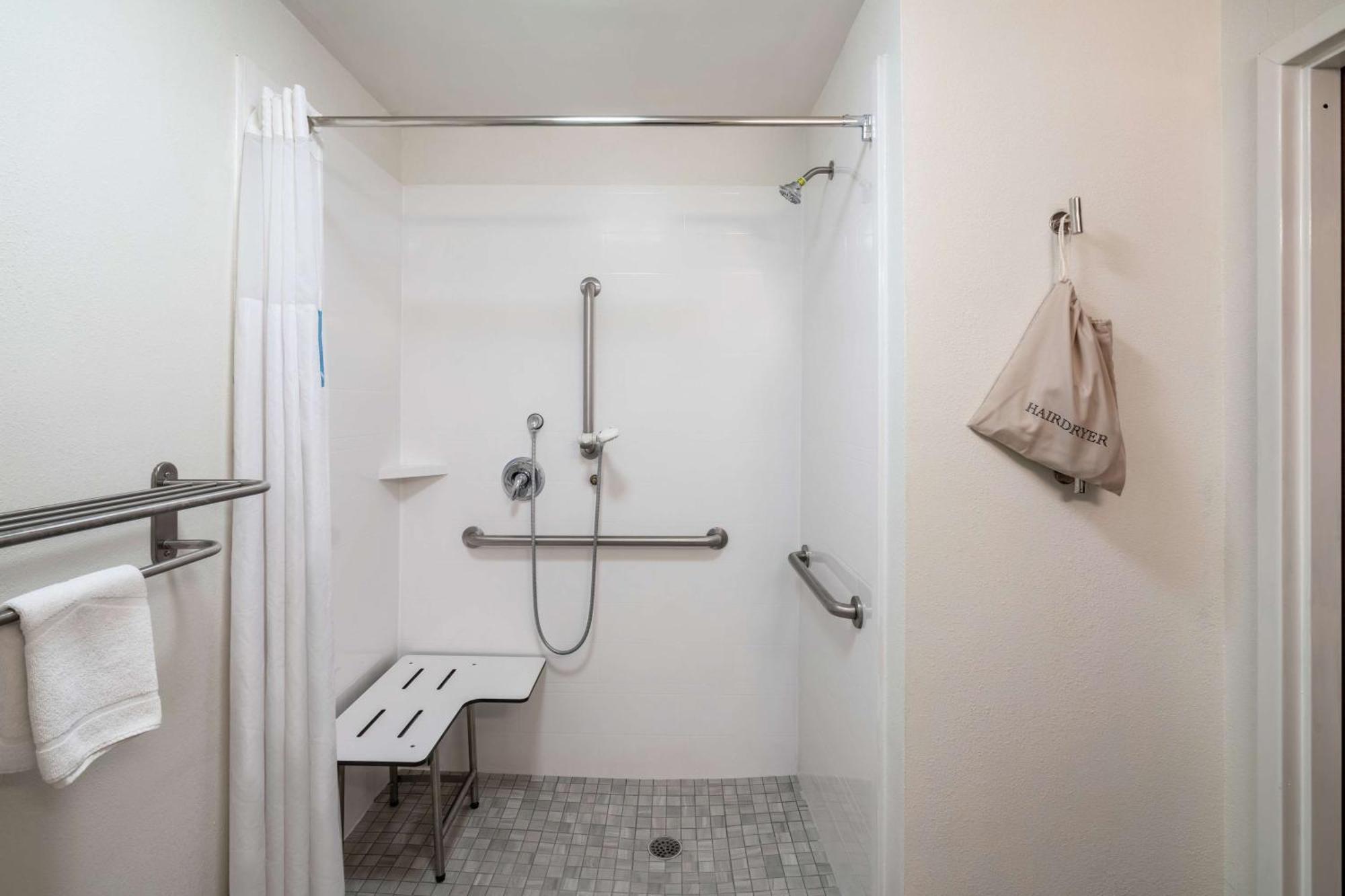 King Room with Accessible Tub - Mobility and Hearing Access/Non-Smoking