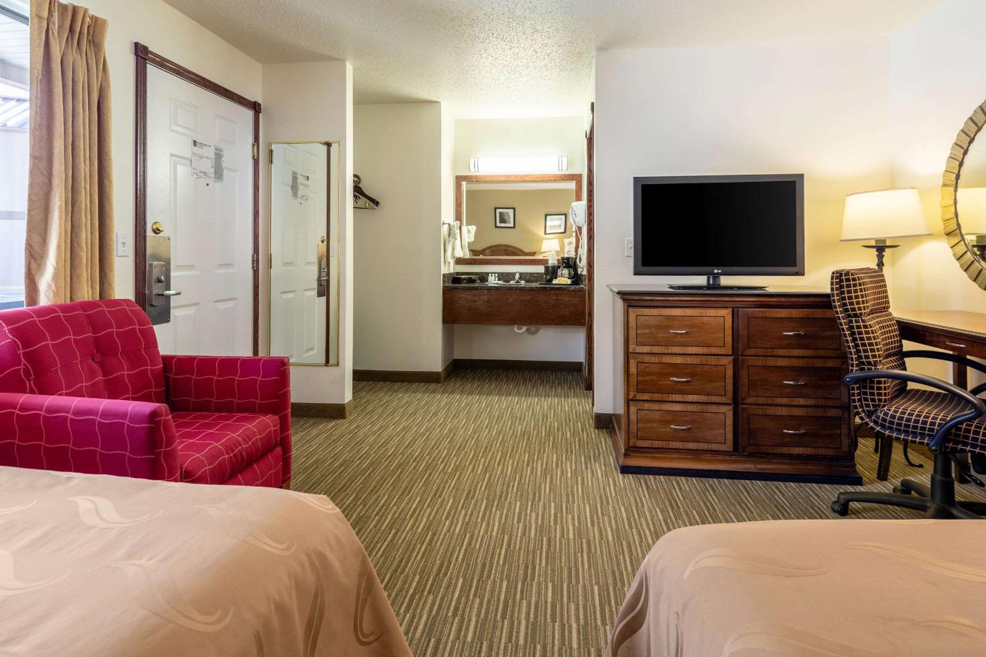 Economy Queen Room Two Queen Beds Non-Smoking
