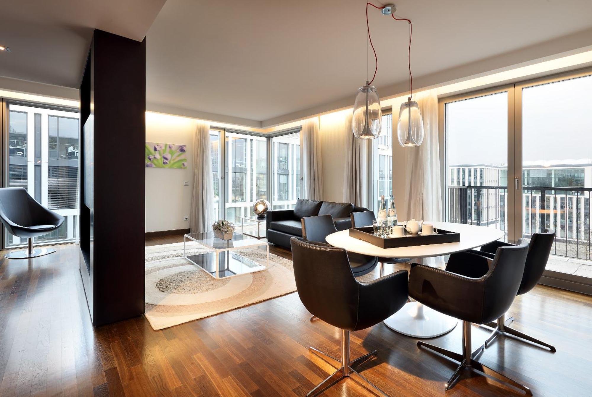 Family Room (3 Adults),1278430729:JPEG