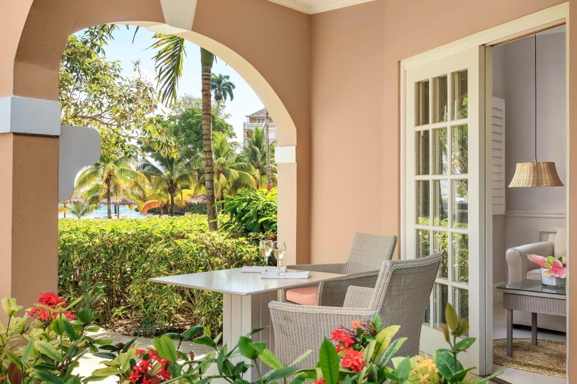 One-Bedroom Beachfront Suite