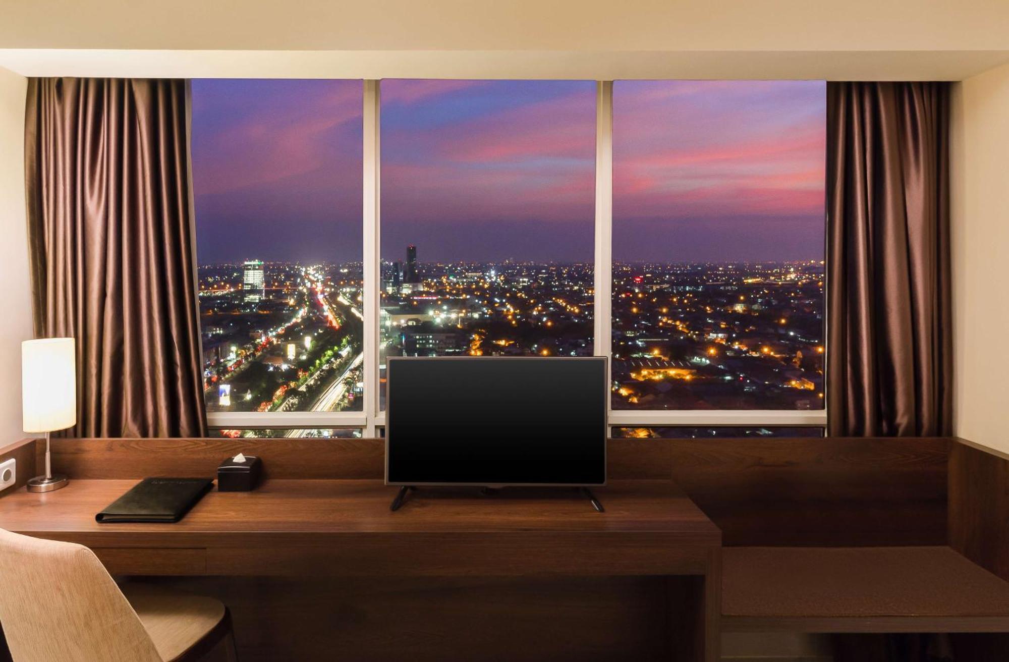 Superior Twin Room with City View and Shower - Non-Smoking