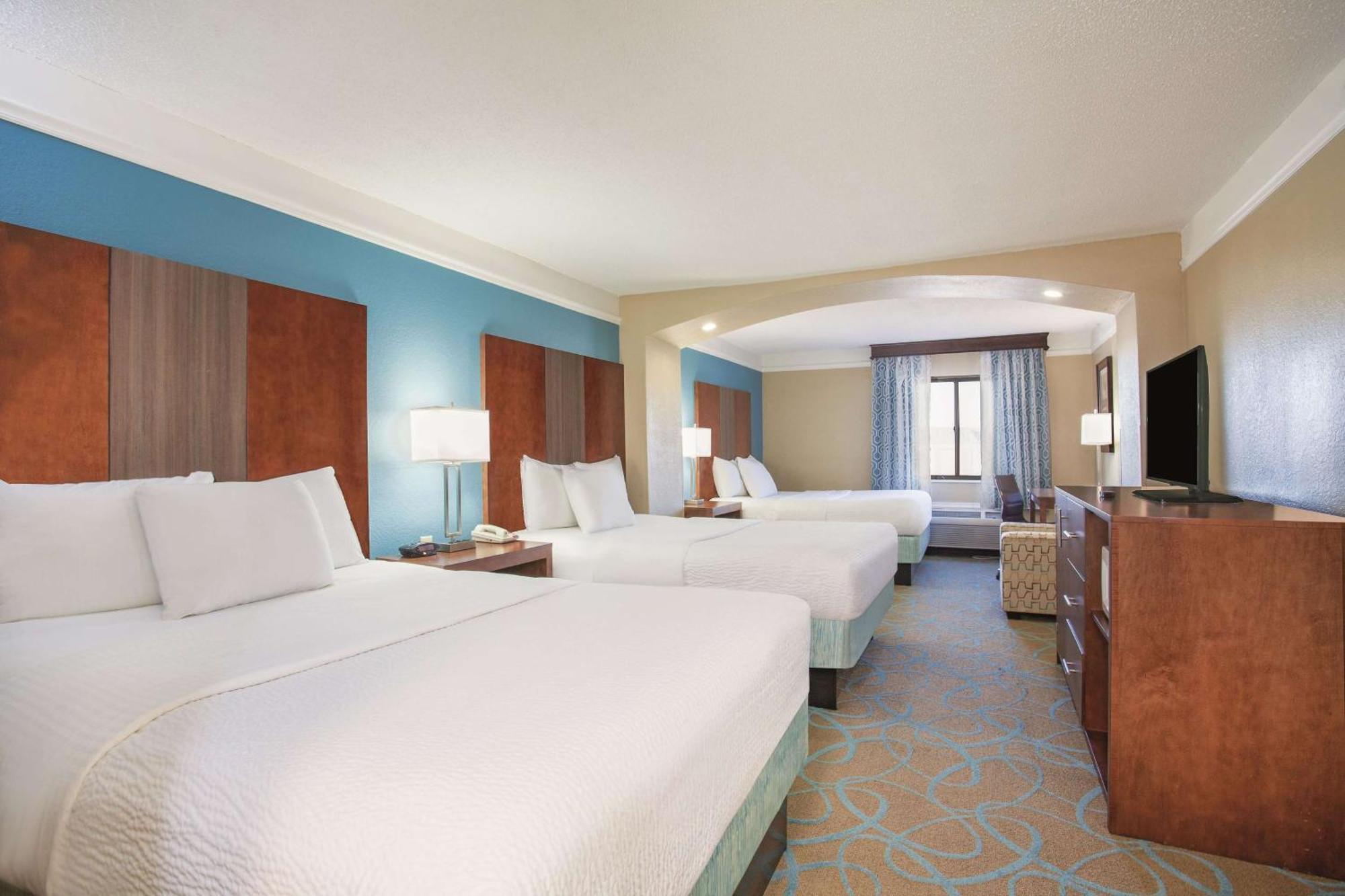 Deluxe Family Suite - Non-Smoking