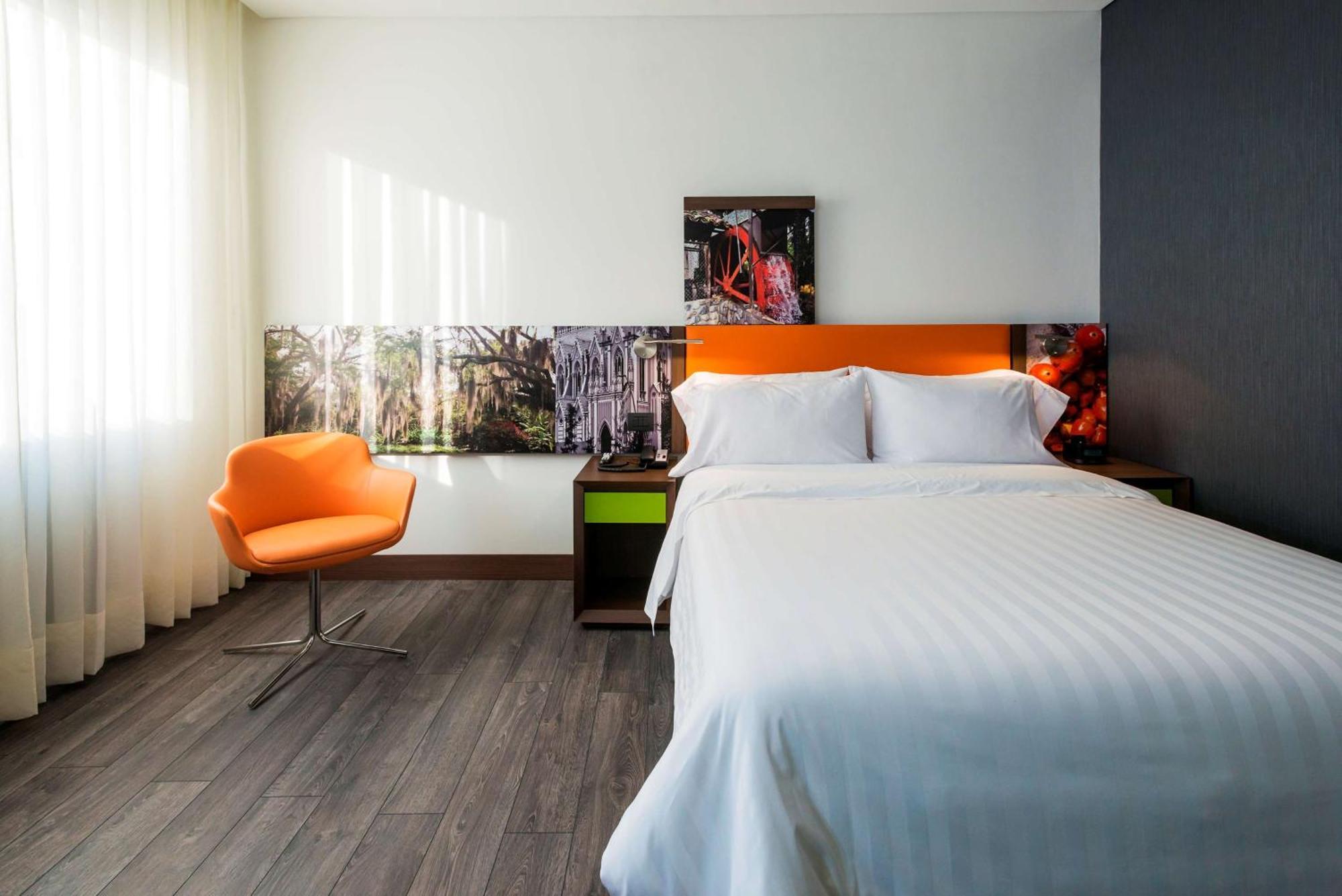 Queen Room with Roll-In Shower - Mobility Access/Non-Smoking
