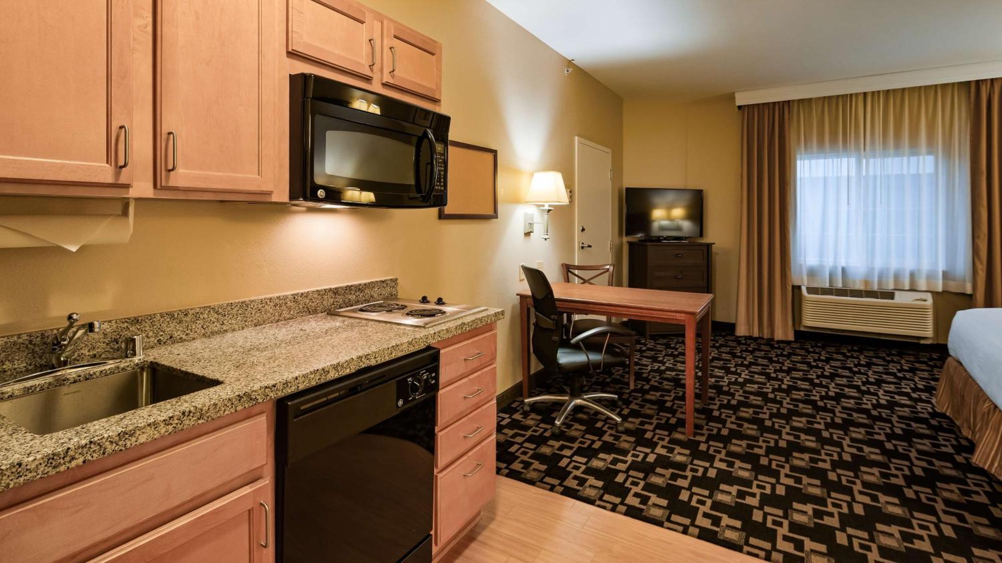 King Room with Kitchenette - Non-Smoking