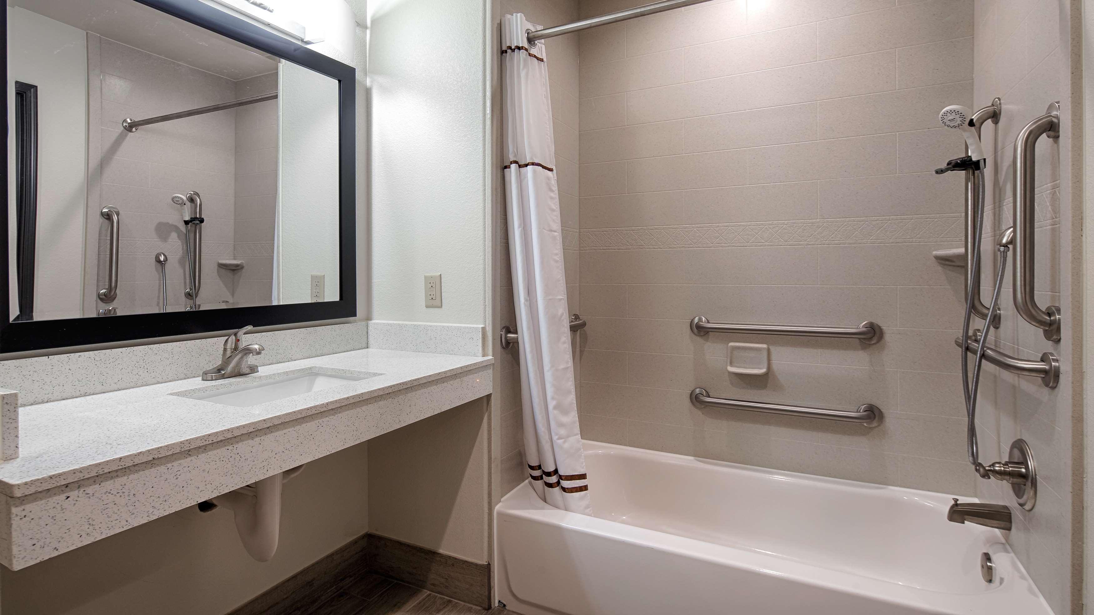 Queen Room with Two Queen Beds - Disability Access