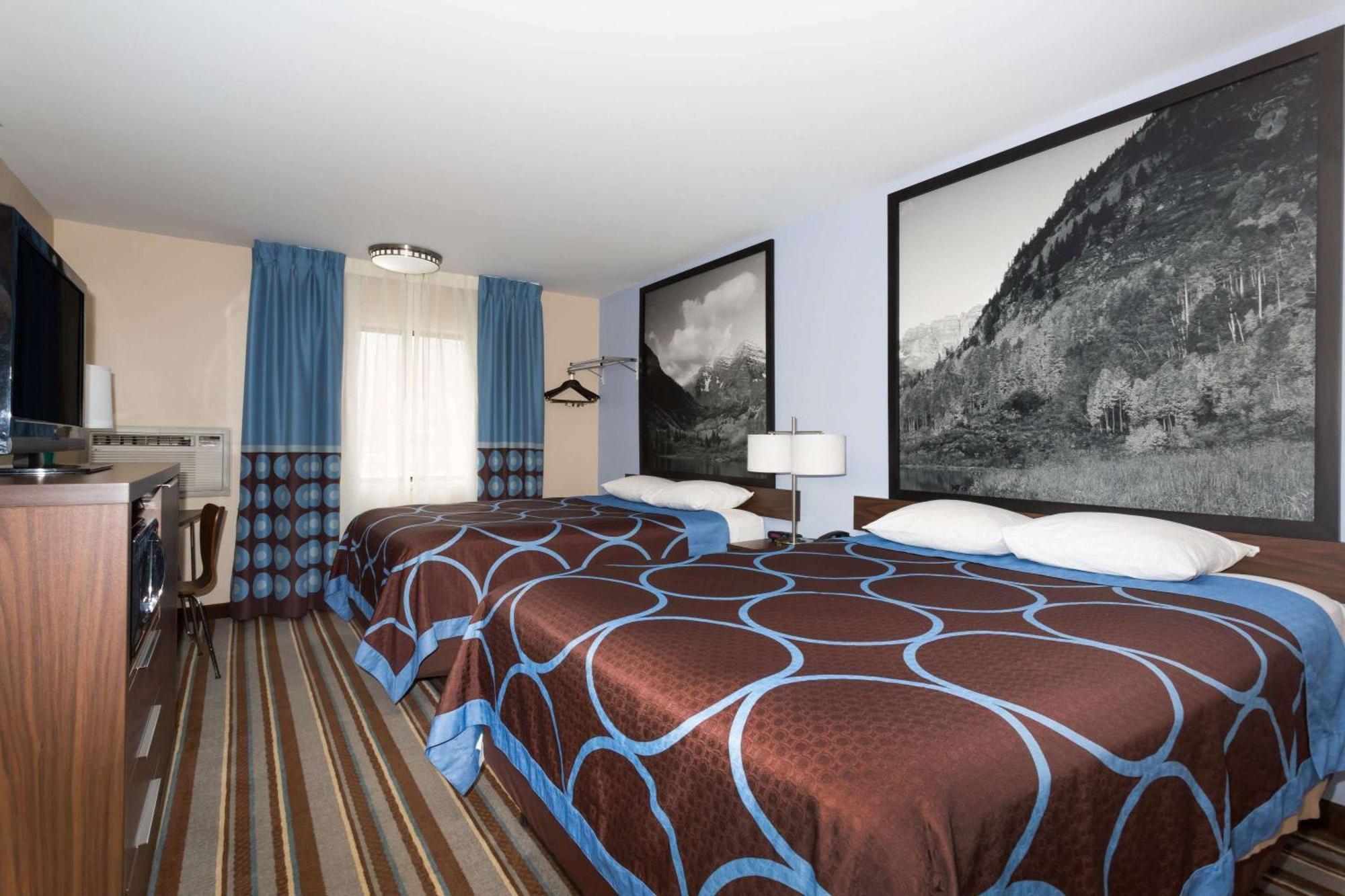 Standard Queen Room with Two Queen Beds (1st Floor)