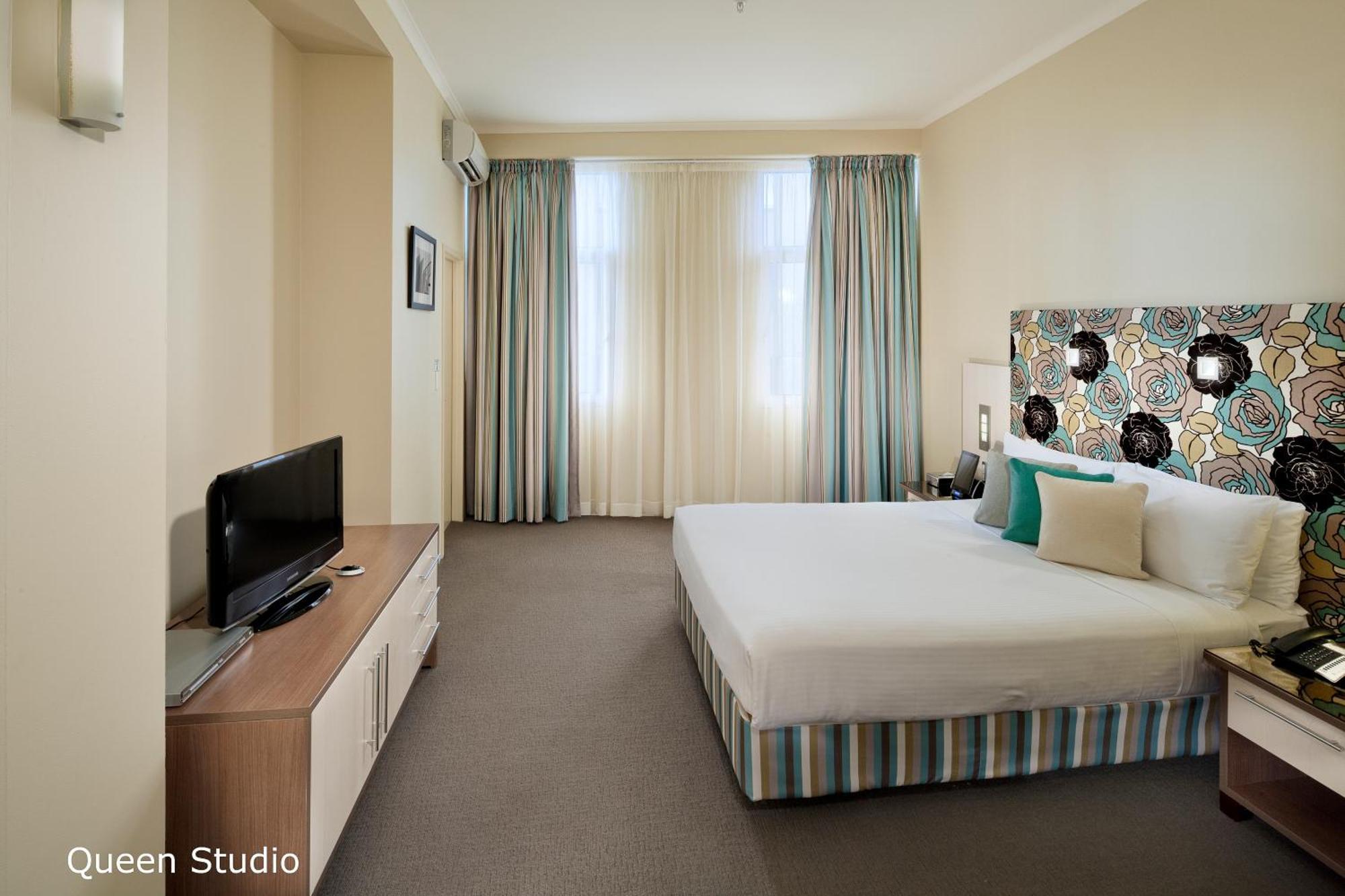 Studio, 1 Queen Bed,1709657070:JPEG