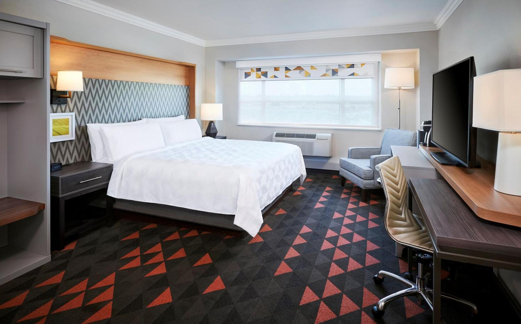 Standard King Room with Mobility Accessible Tub