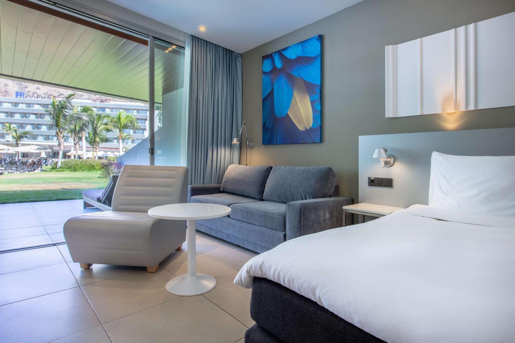 Superior Room with Pool Access