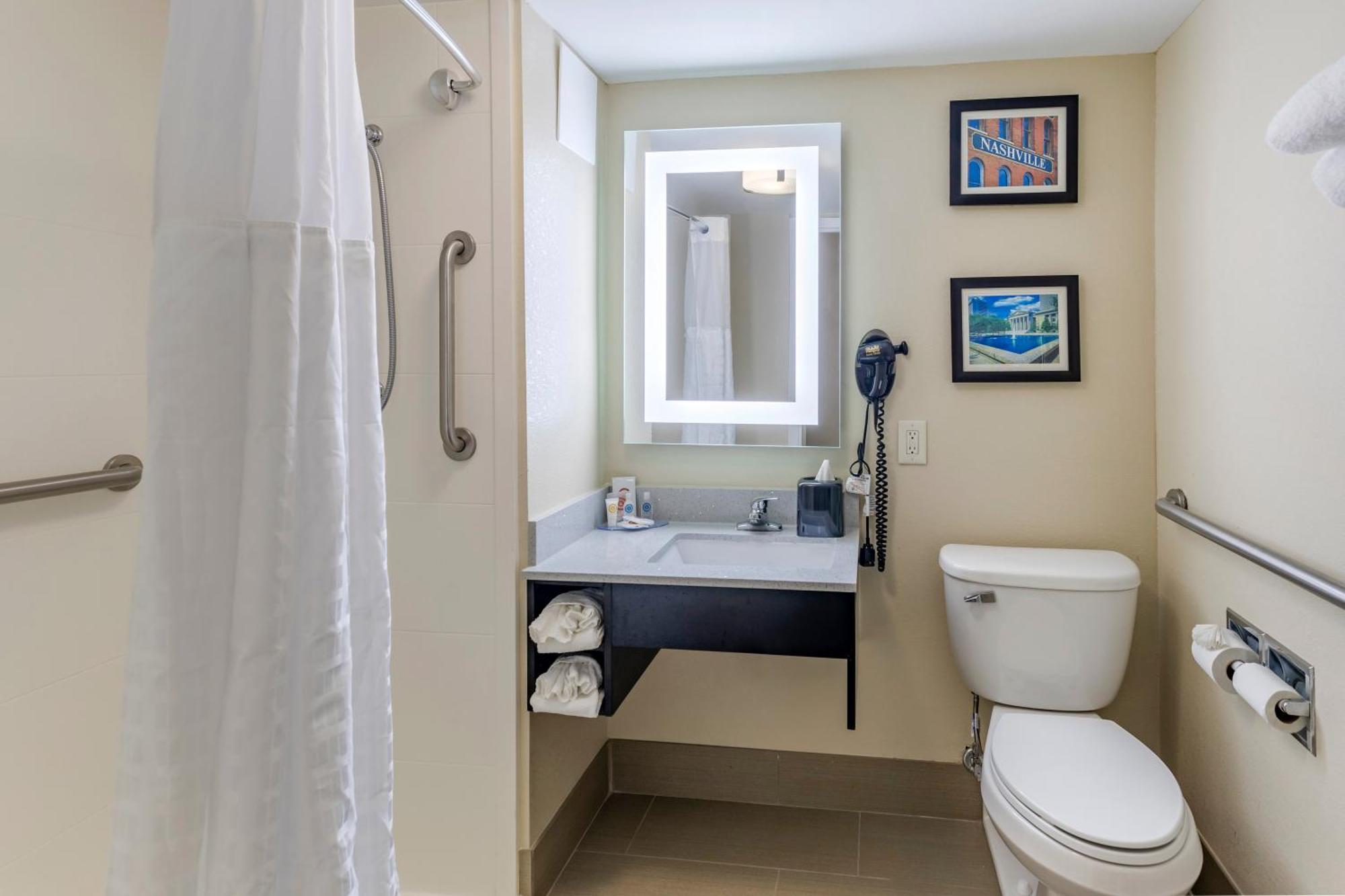 Quarto com Cama King-size - Acessível para Hóspedes com Mobilidades Reduzidas - Não Fumantes