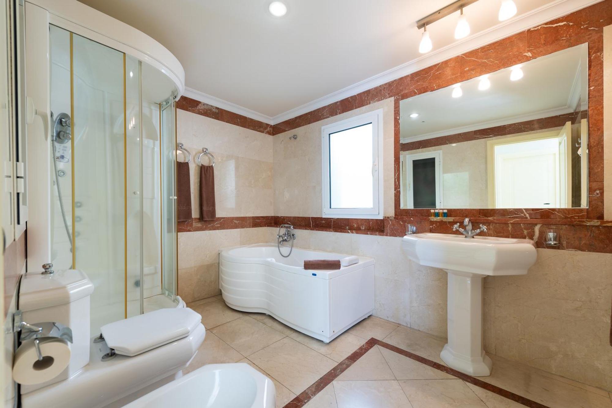 Apartment mit 2 Schlafzimmern und Whirlpool