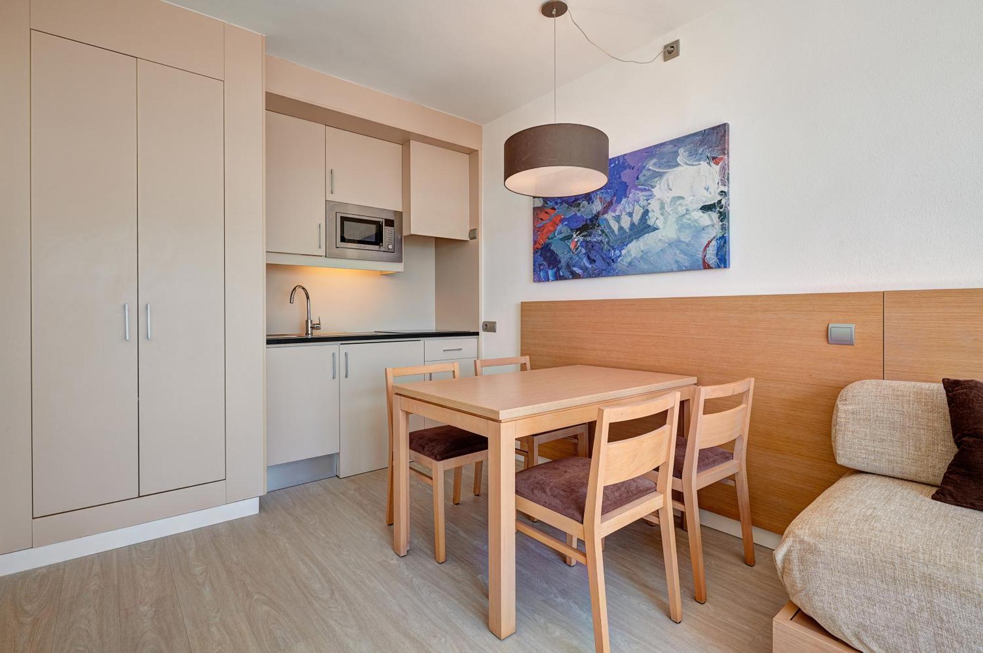 Economy Club Apartment