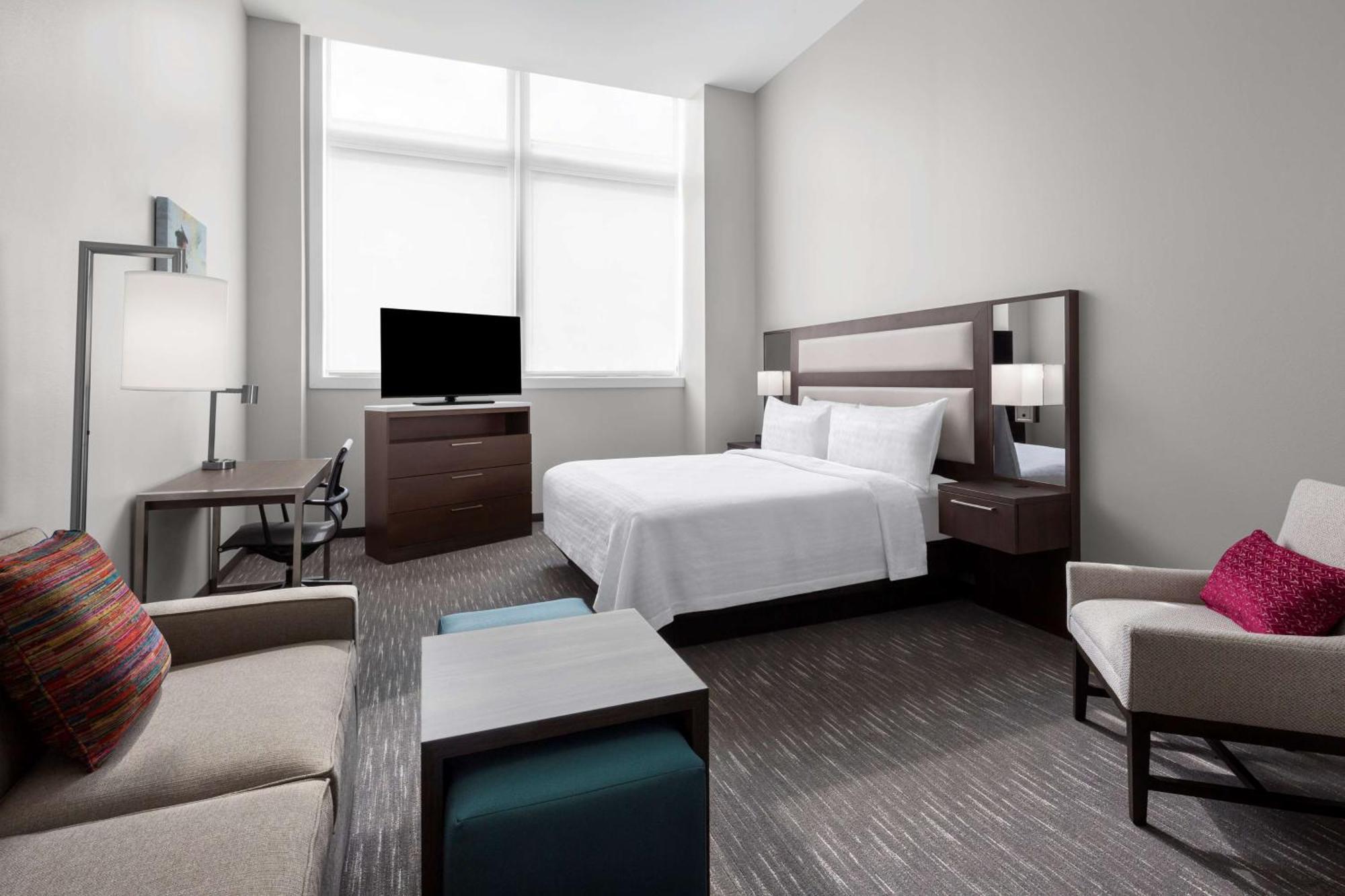 Suite Estudio con vistas a la ciudad - 1 cama extragrande - No fumadores