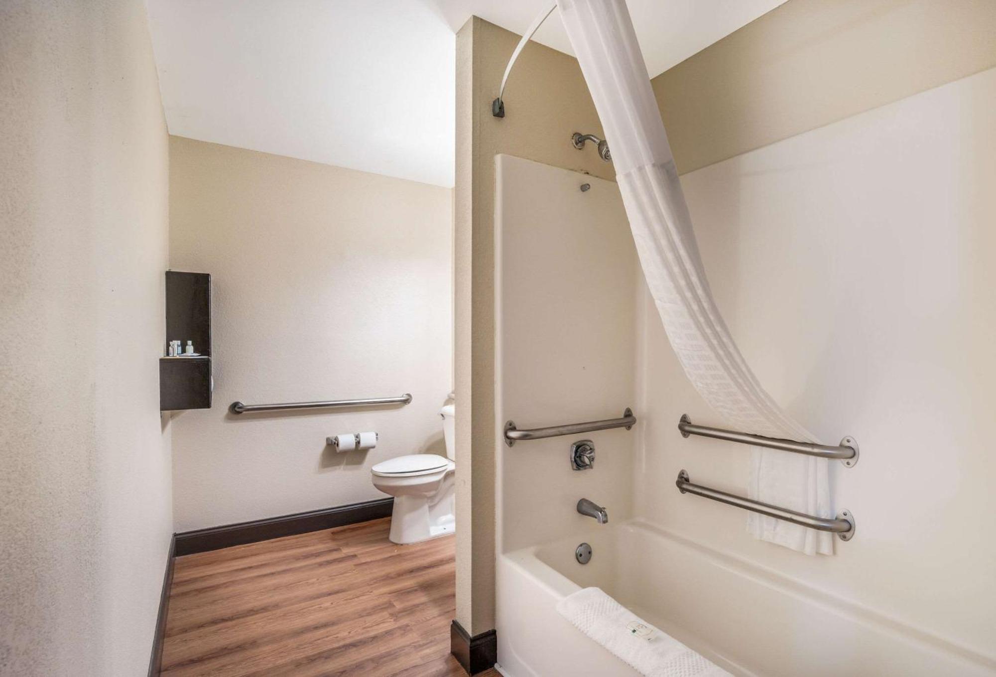 King Room - Accessible/Non Smoking