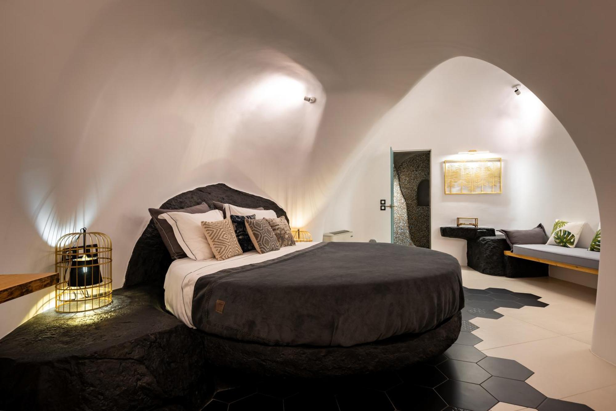 Elegant suite indoor Jetted hot tub