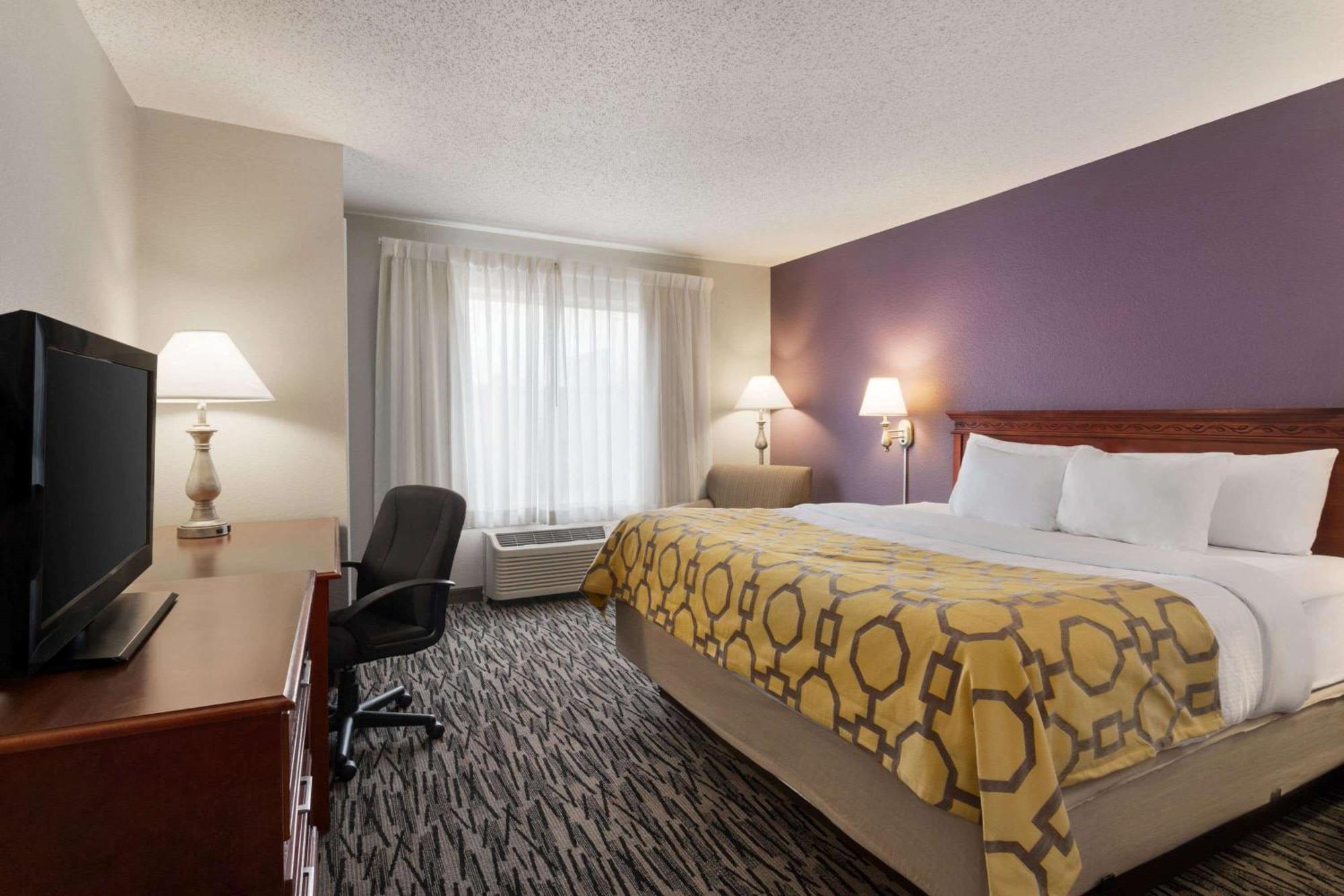 King Room Roll Shower Mobility Access or Non-Smoking