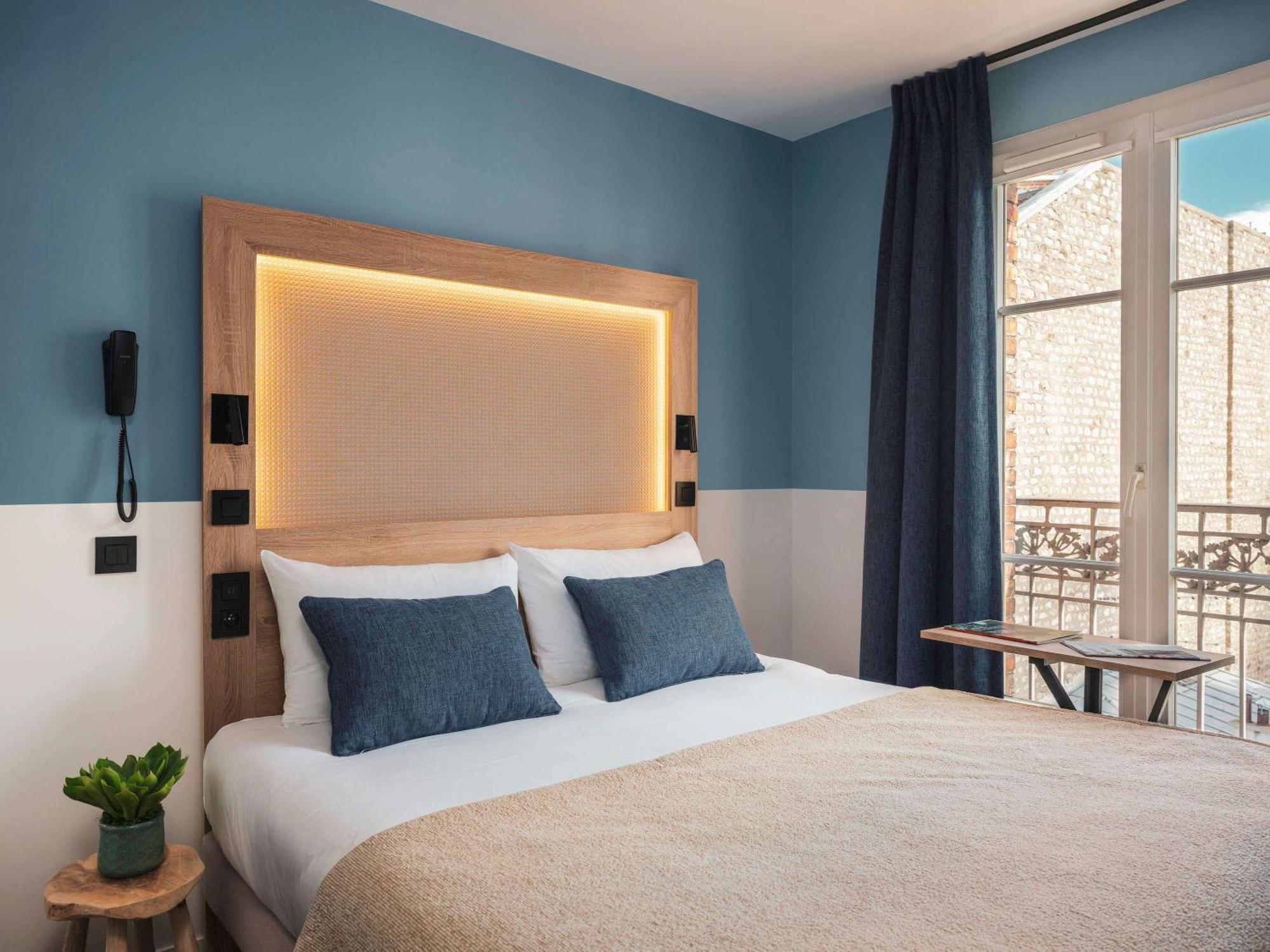 2 Adjacent Rooms