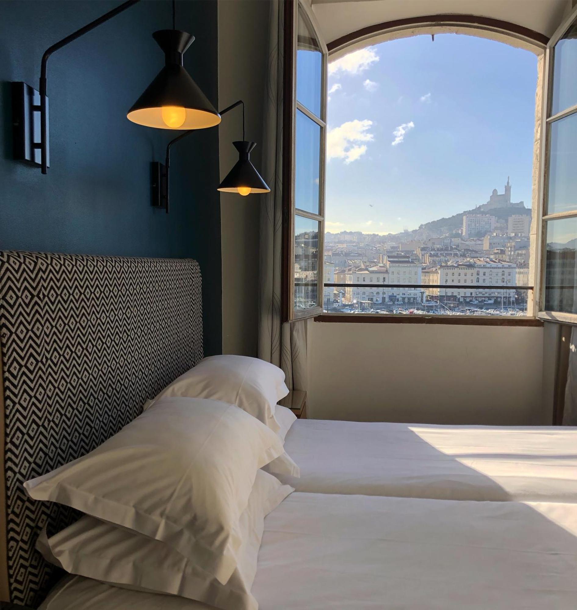 Classic Twin Room Old Port View